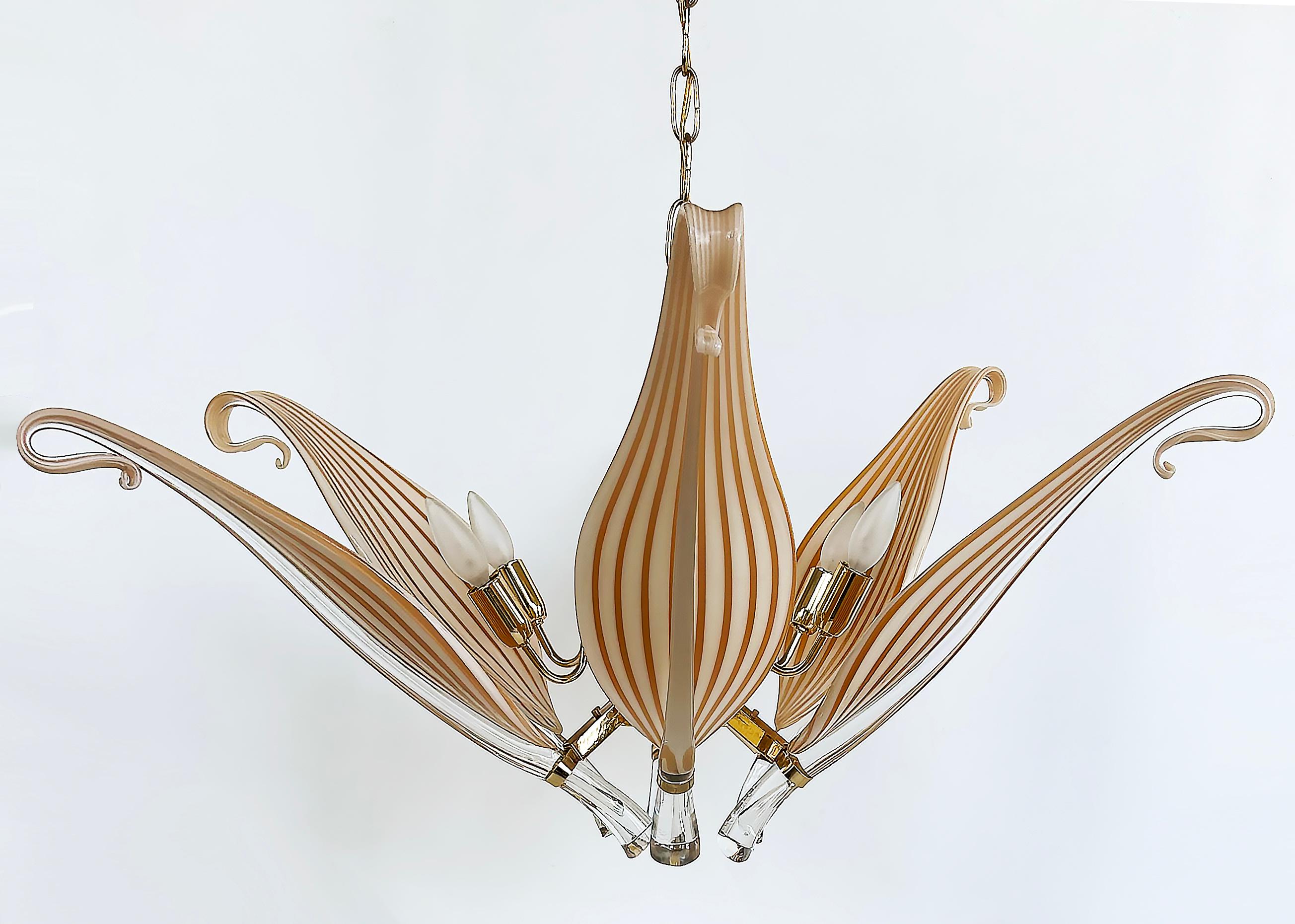Laiton Lustre Seguso en laiton et verre de Murano à 6 lumières, baldaquin et chaîne en vente
