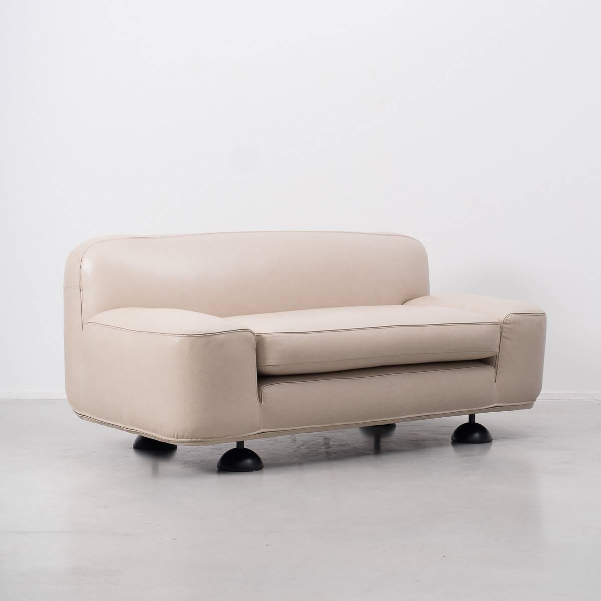 This hard to find Altopiano sofa was manufactured by Bernini and designed by Italian designer Franco Poli. It has some very characterful curves, unique proportions and playful leg detailing making it an incredibly distinctive piece. Franco Poli has