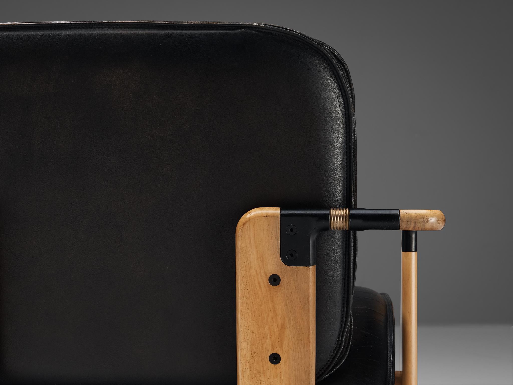 Franco Poli for Bernini 'Dueacca' Armchair in Walnut and Leather In Good Condition In Waalwijk, NL