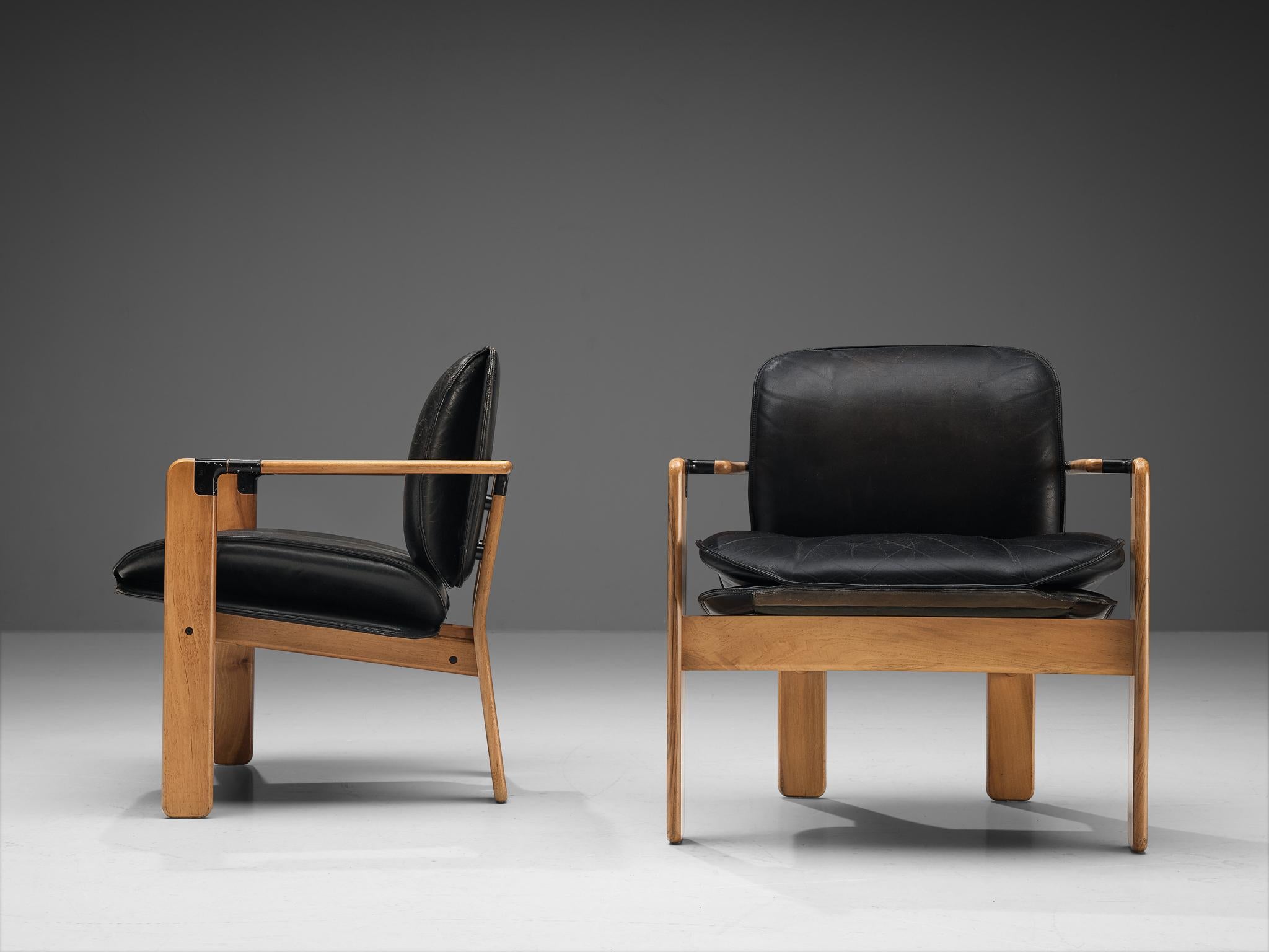 Franco Poli for Bernini 'Dueacca' Armchairs in Walnut and Leather  For Sale 1