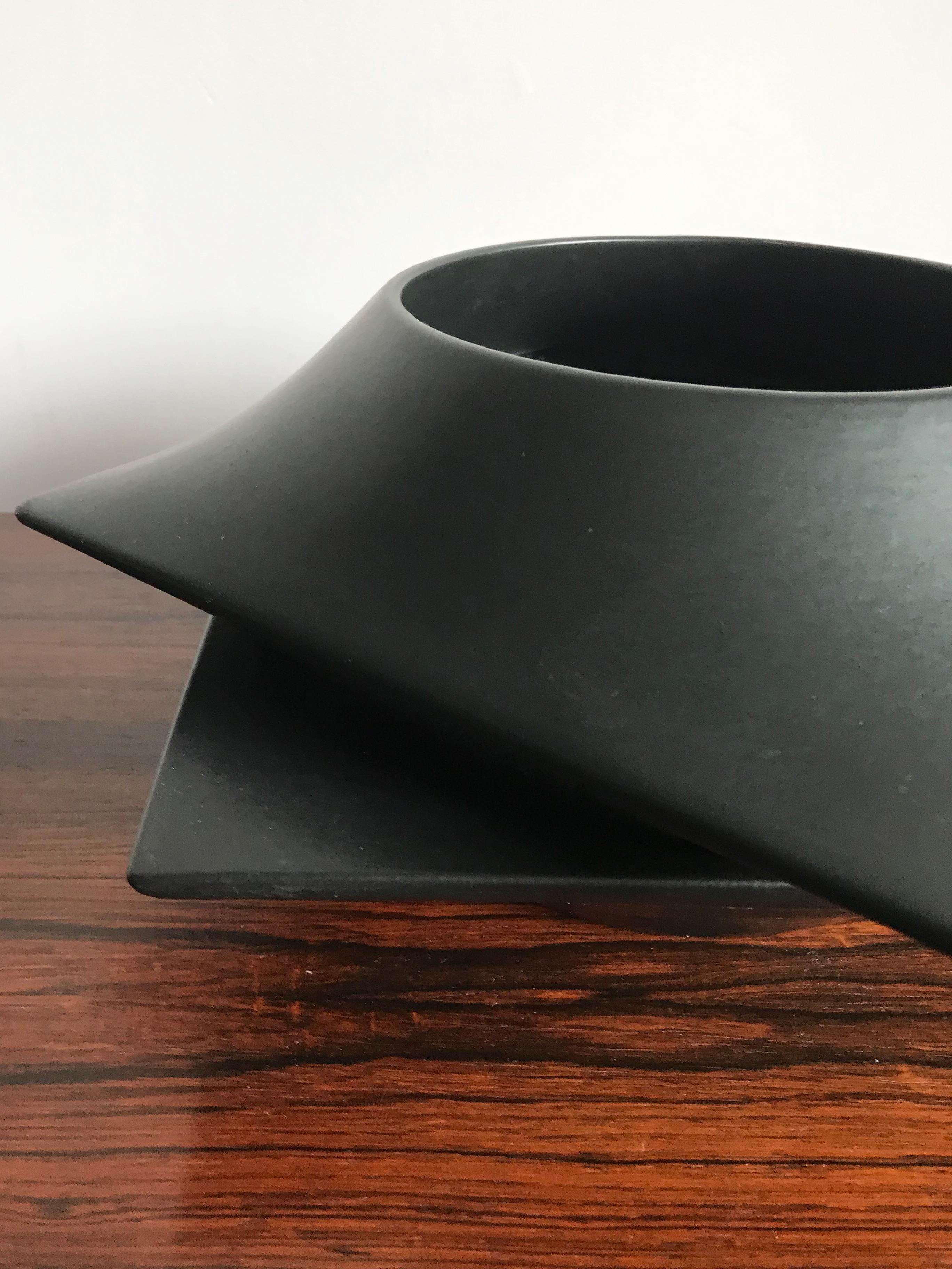 Centro de mesa italiano de cerámica negra Franco Pozzi Años 60 en venta 1