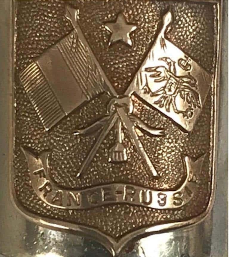 Commemorating the Franco Russian Alliance of 1894, in the form of an artillery shell, the hinged lid opens to a cylindrical compartment for matches. Applied with a copper shield depicting the crossed French and Russian flags above the inscription