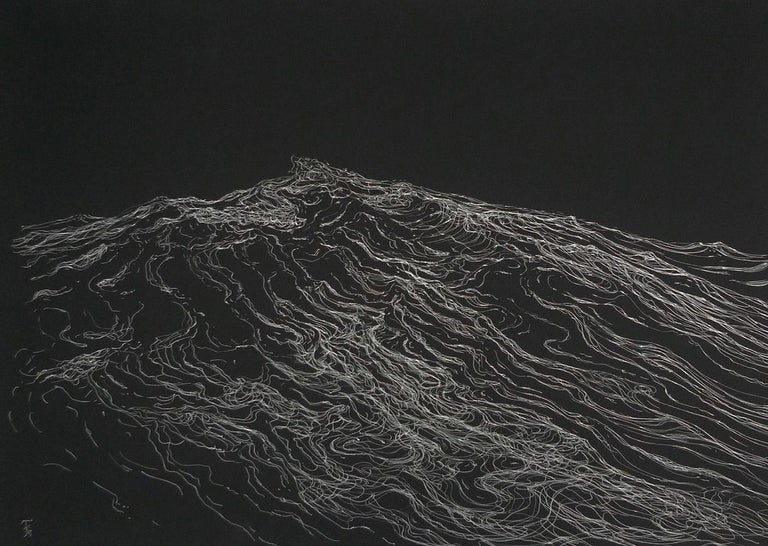 Silver ink on Canson paper, 50 x 70 cm. Sold framed under an anti-reflective glass (dimensions framed: 62 x 82 cm).
Focusing his artistic research on the gesture, Chilean-French artists Franco Salas Borquez (b. 1979) paints the waves using an