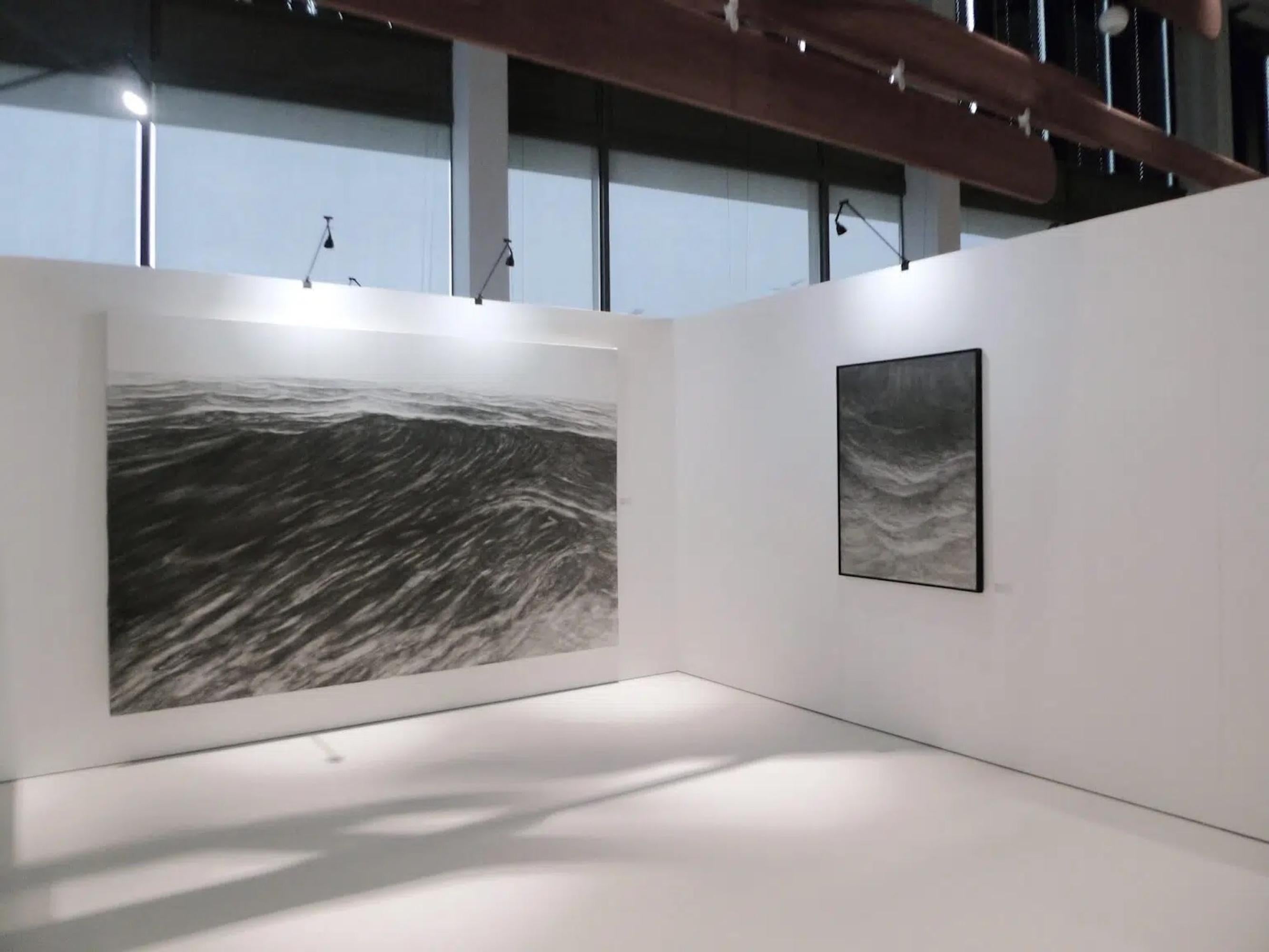 Oceano par Franco Salas Borquez - Peinture à grande échelle, vagues de l'océan, mer, gris en vente 5