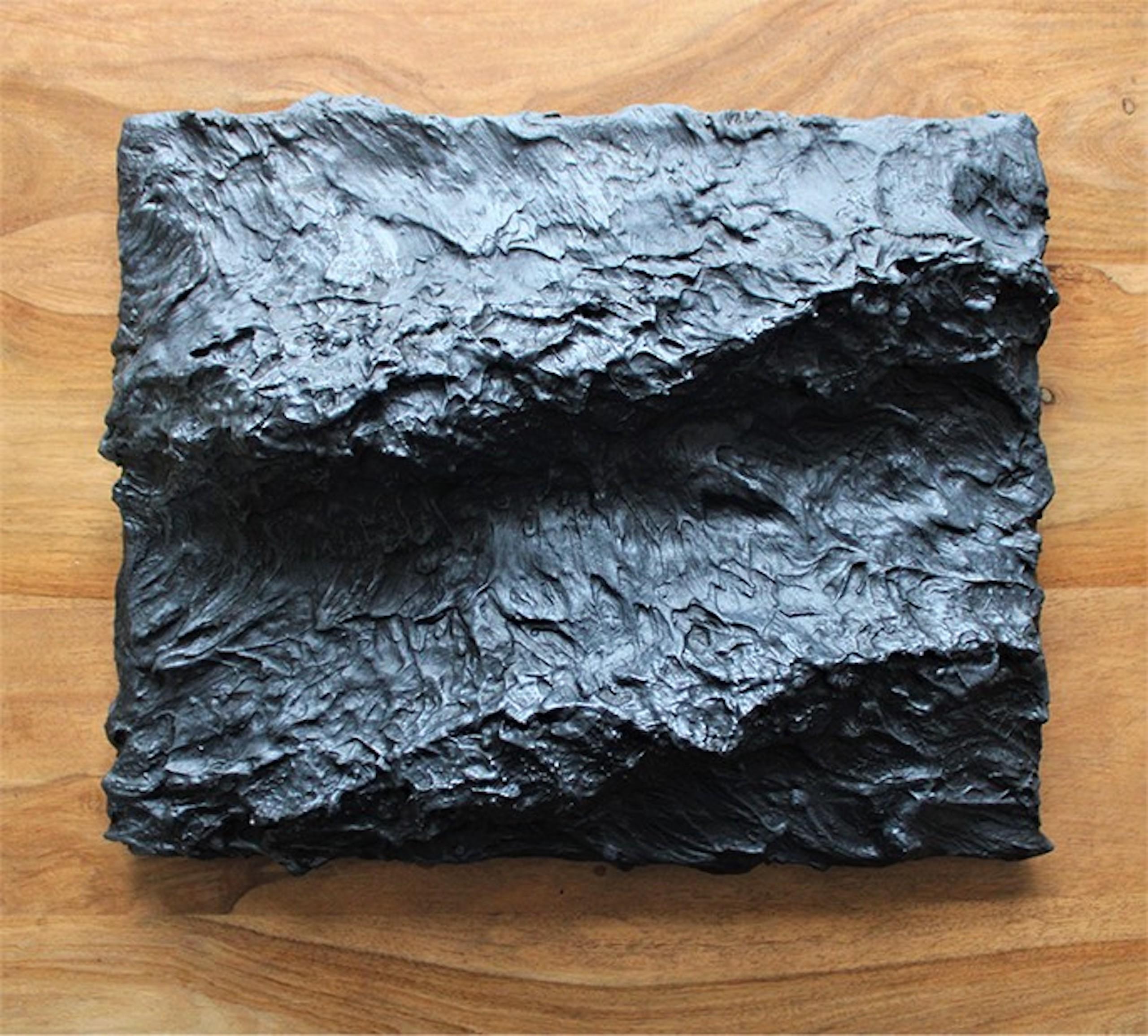 El mar como muro de Franco Salas Borquez - pintura en relieve, paisaje marino, negro en venta 2