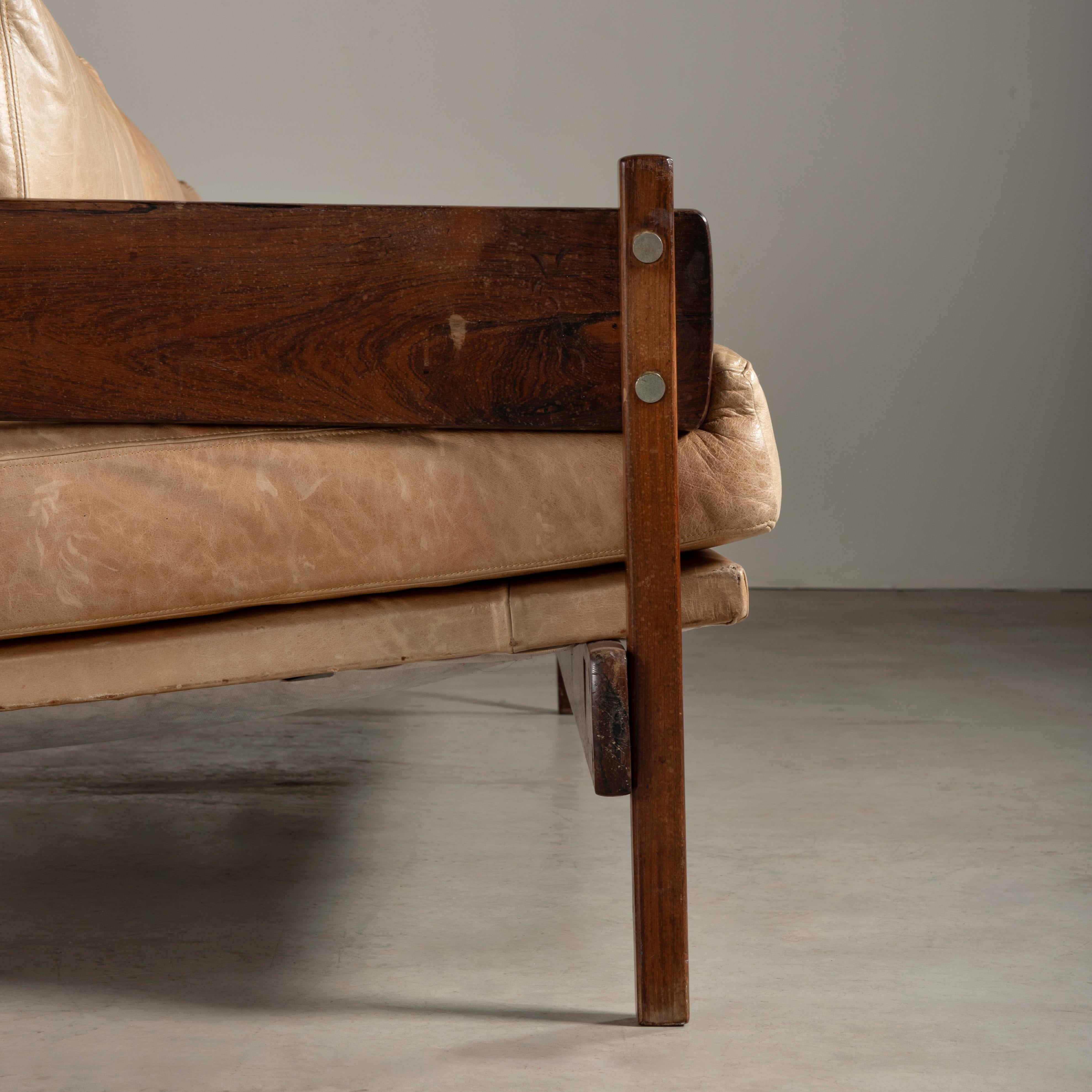 'Franco' Sofa in solid hard wood, Sérgio Rodrigues, Brazilian Mid-Century Modern For Sale 1