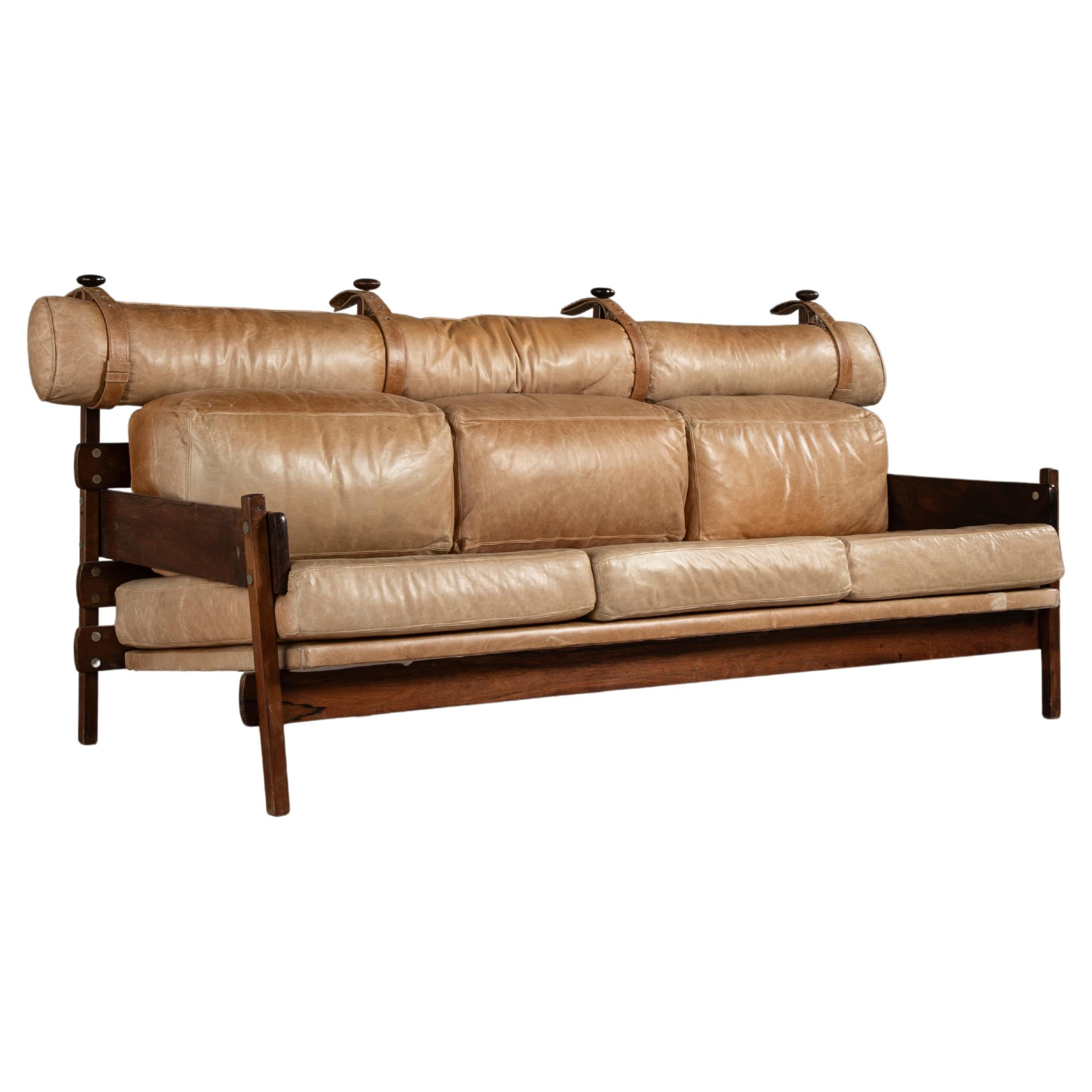 Franco" Sofa aus massivem Hartholz, Sérgio Rodrigues, brasilianische Mid-Century Modern im Angebot