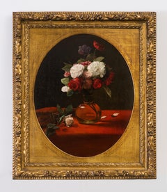 Nature morte au bouquet de pivoines et roses sur une table nappée