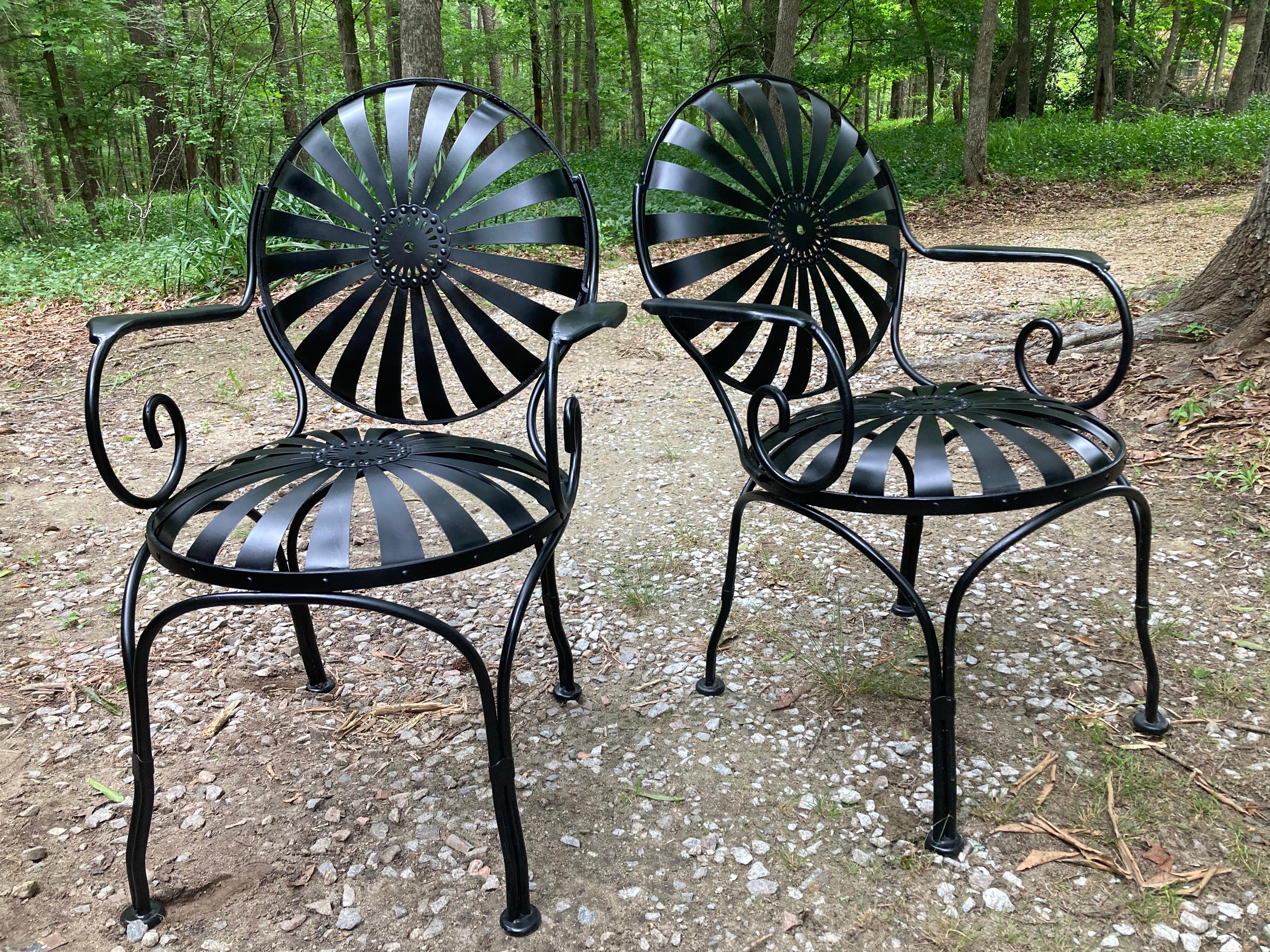 
spring steel chair, pinwheel design
no maker’s mark
multiple sets available
seat to floor is 17

23 by 24 by 34 tall

shipping from athens ga, 30606 