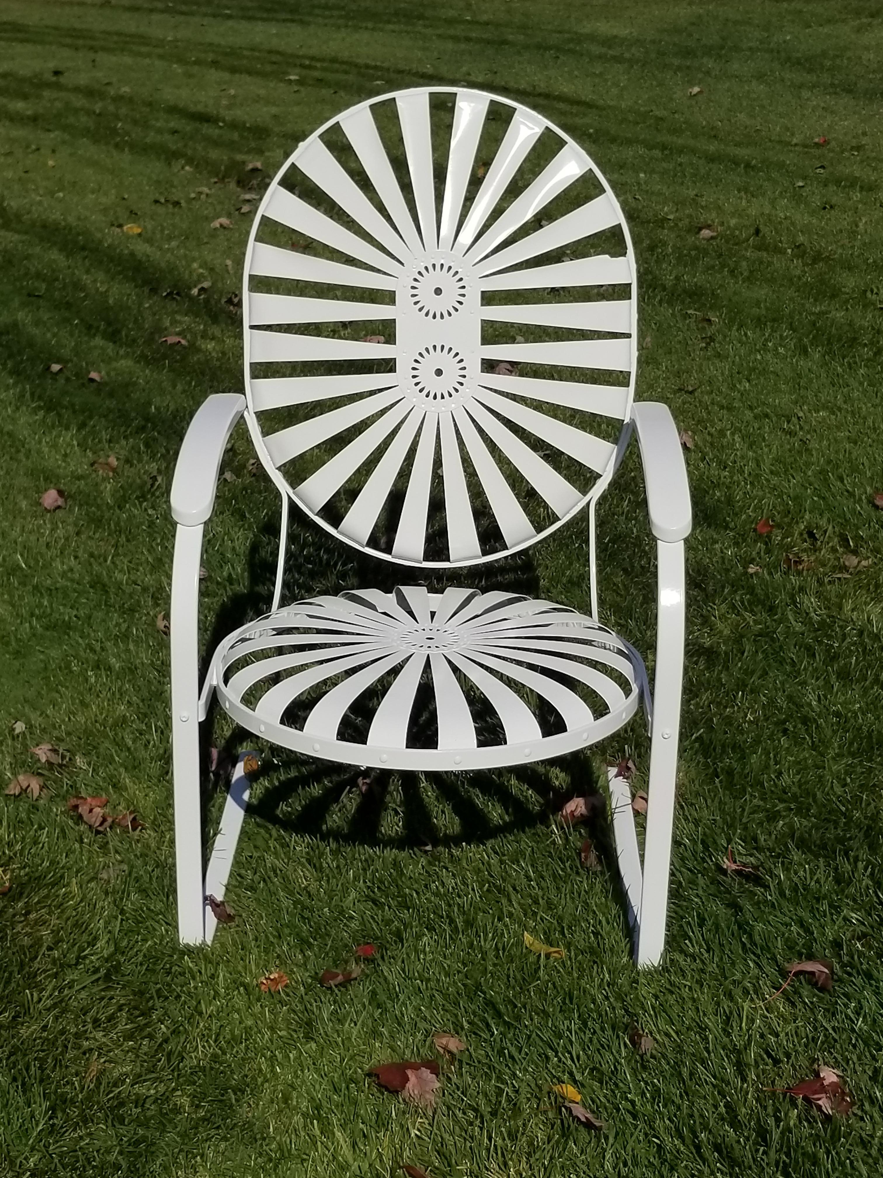 Französische Art-déco-Stühle von Francois Carre, restauriert in Weiß im Angebot 3