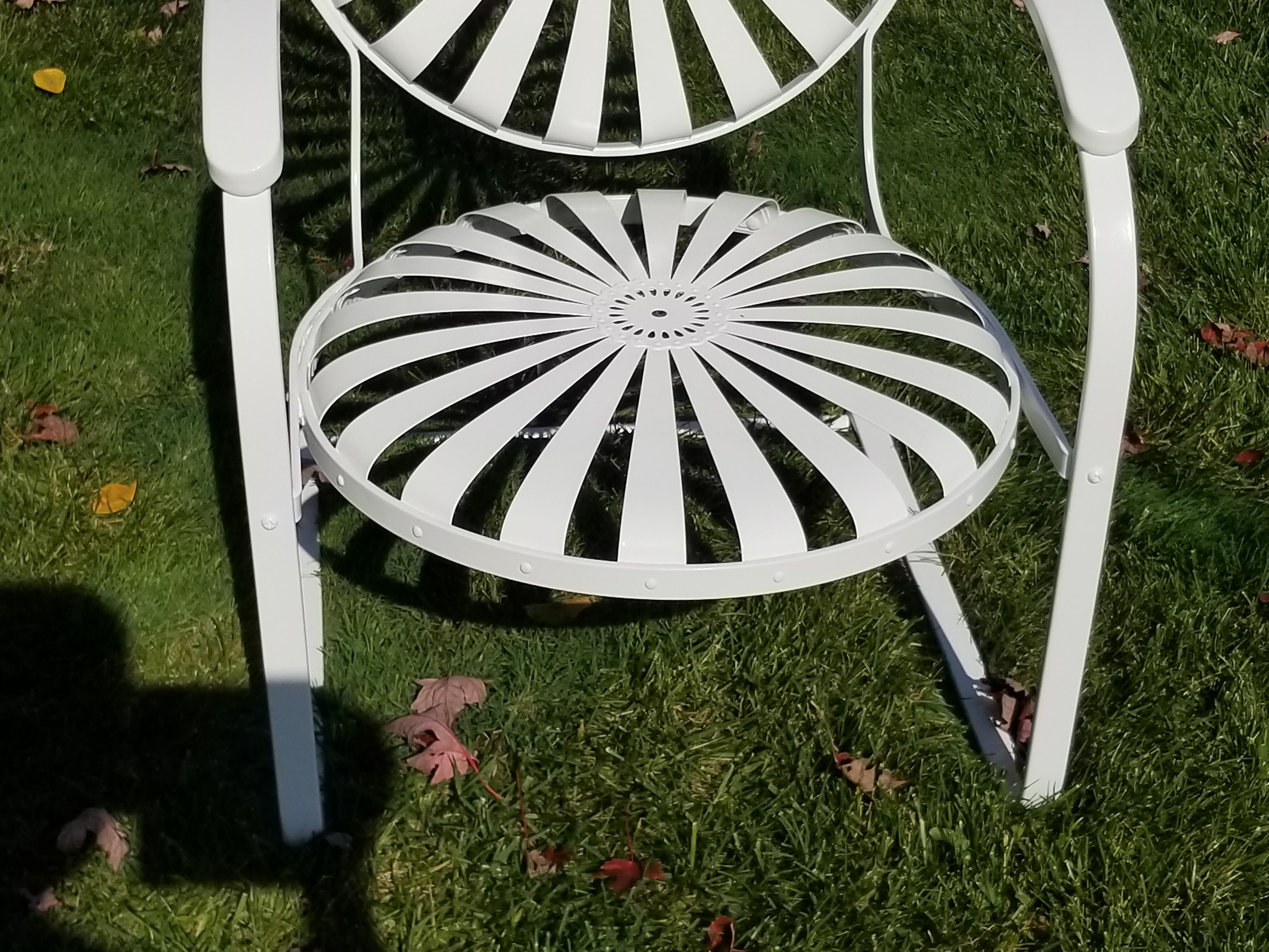 Französische Art-déco-Stühle von Francois Carre, restauriert in Weiß im Angebot 9