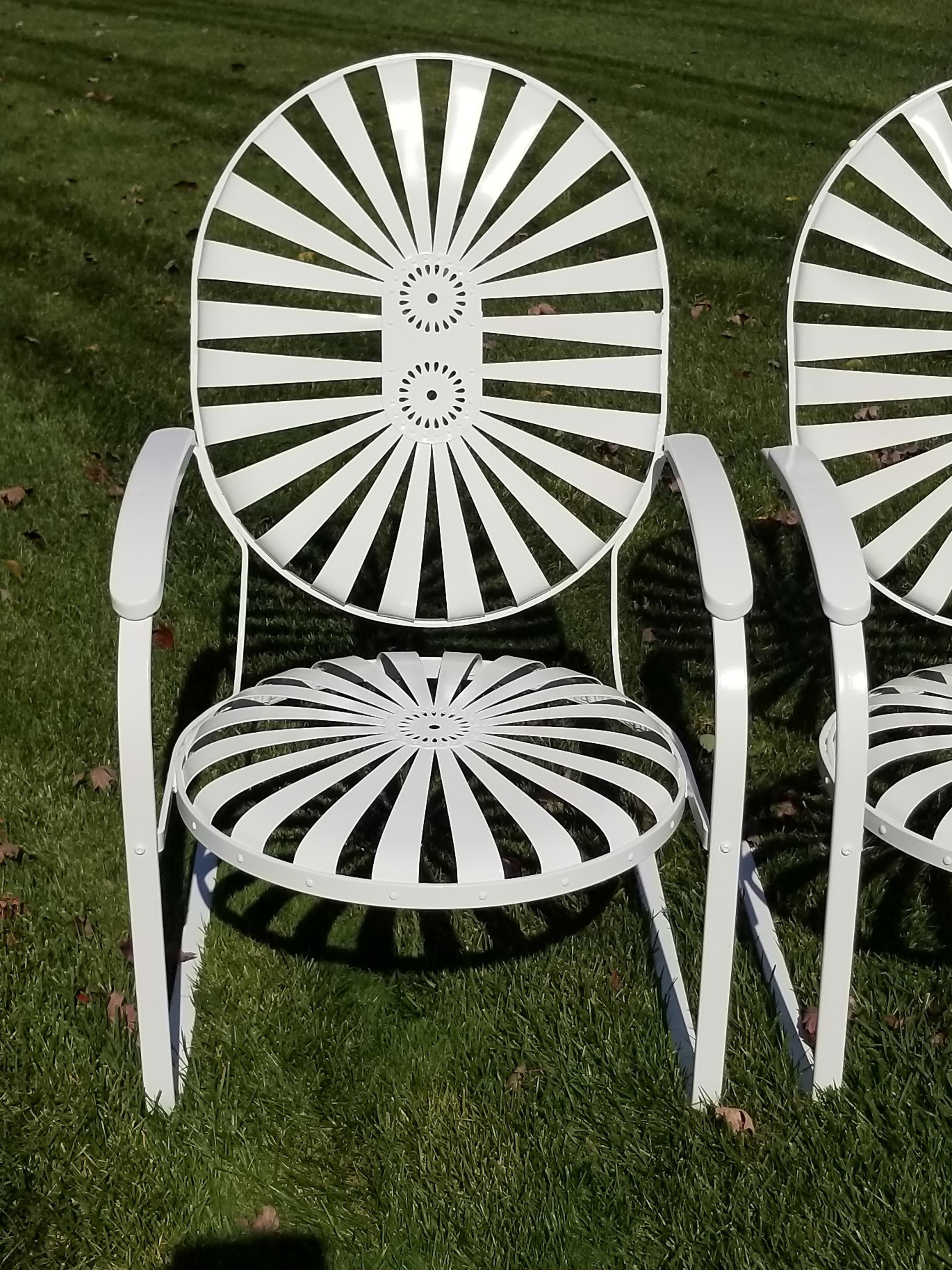 Französische Art-déco-Stühle von Francois Carre, restauriert in Weiß (Art déco) im Angebot