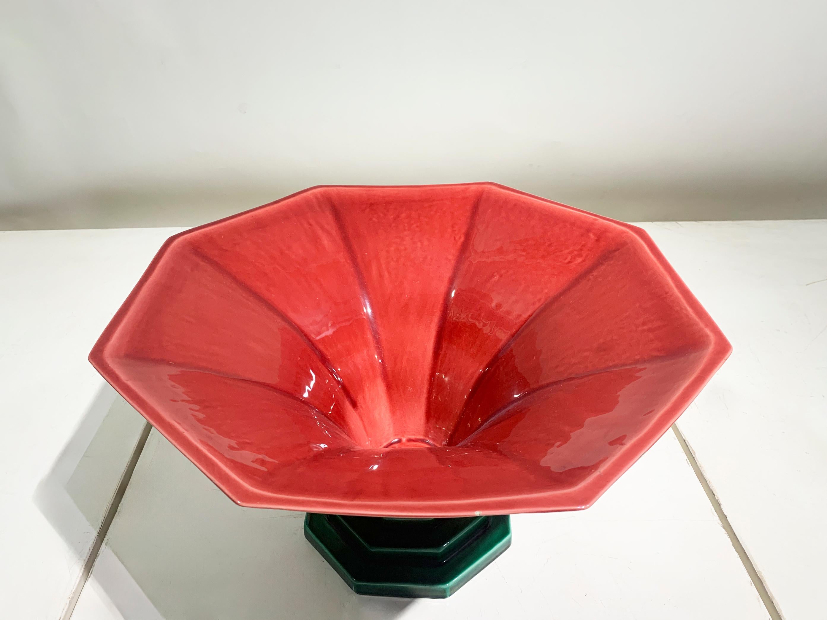 François Chatain Ceramic Bowl in Red and Green, Art Deco Style, France, 1980's (Art déco) im Angebot