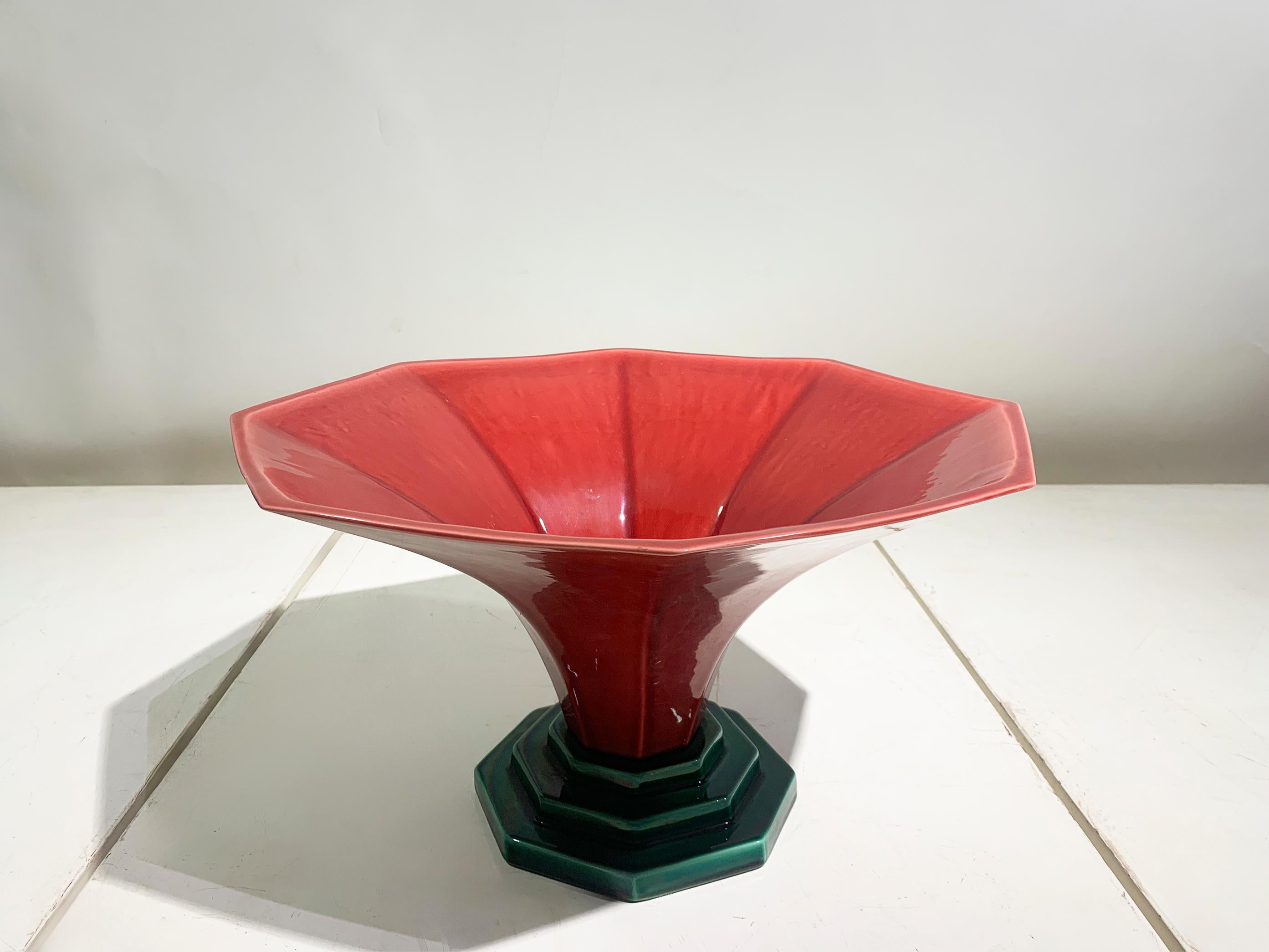 François Chatain Ceramic Bowl in Red and Green, Art Deco Style, France, 1980's im Zustand „Gut“ im Angebot in Beirut, LB