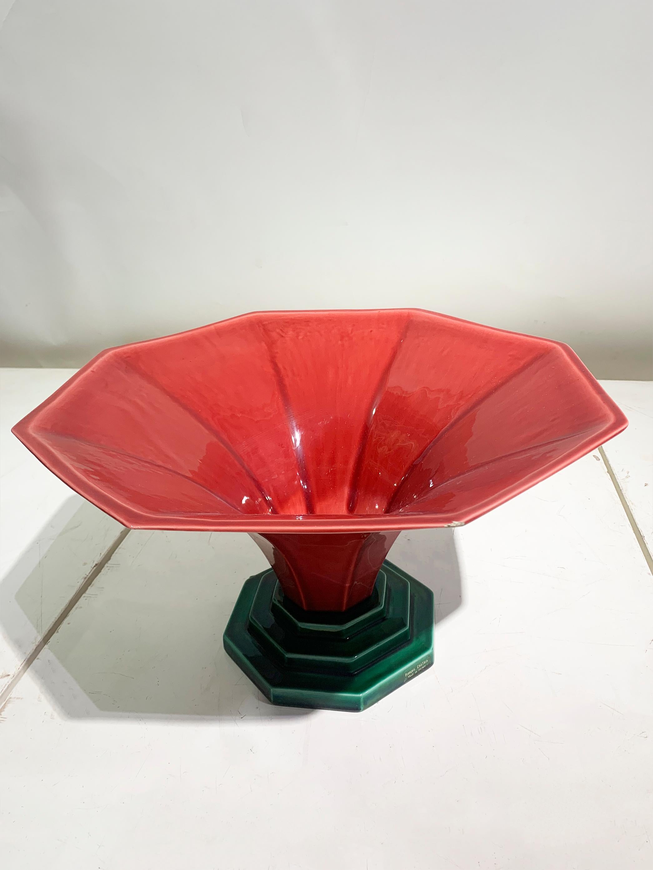François Chatain Ceramic Bowl in Red and Green, Art Deco Style, France, 1980's (Keramik) im Angebot