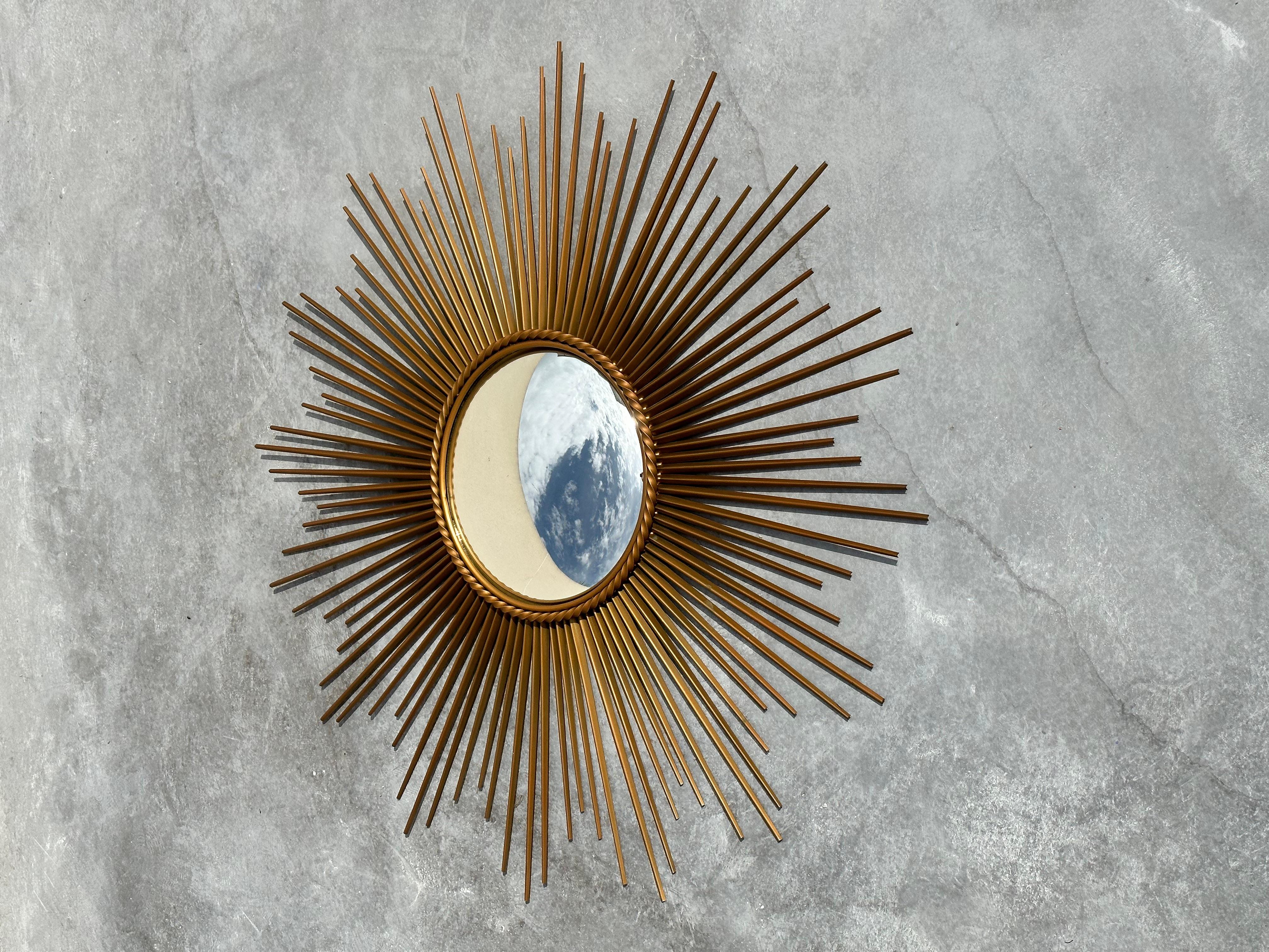 A fantastic Mid-Century Modern decor piece for any space. 

Sharp brass spikes radiate from the concave mirror ( diameter 11,81 in - 30cm ), often called witch mirror.

Very rare, this is the largest model, diameter 37,40 in - 95 cm.

The back