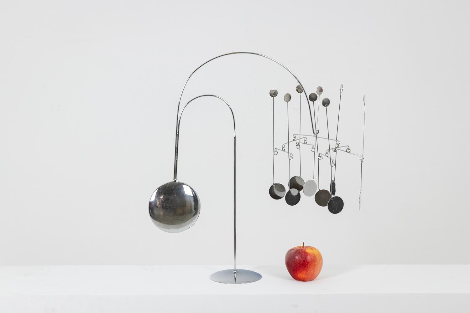 François Colette for Maison Jansen.

Mobile, or stable, in chrome metal.

French work made in the 1970s.

Dimensions: H 43 x W 53 x D 30 cm

Reference: LS6169635G