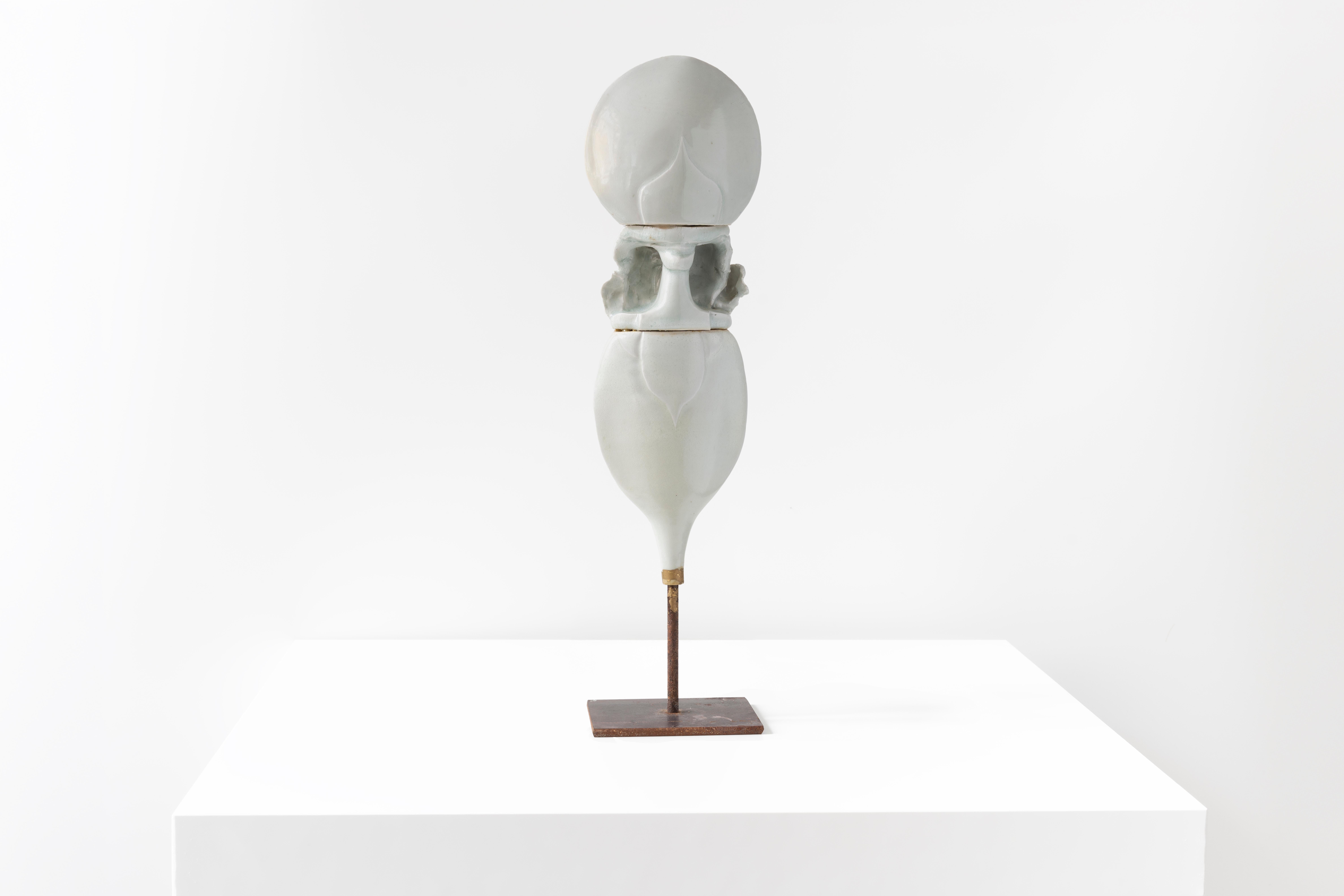 François Gueneau, Diseño francés, Escultura de porcelana del siglo XX, Firmado Porcelana en venta