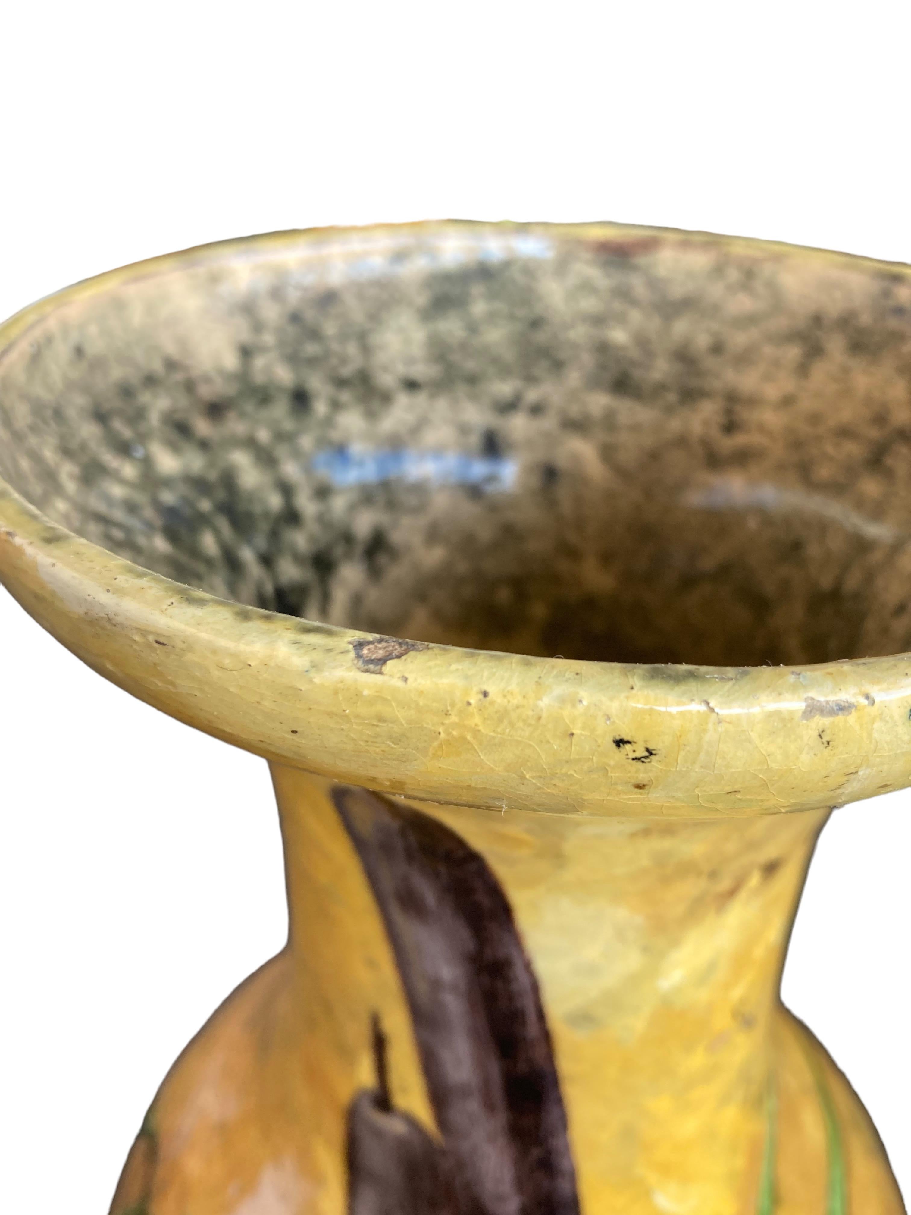 Vase du Musée Francois Laurin en forme de libellule, vers 1876 en vente 3