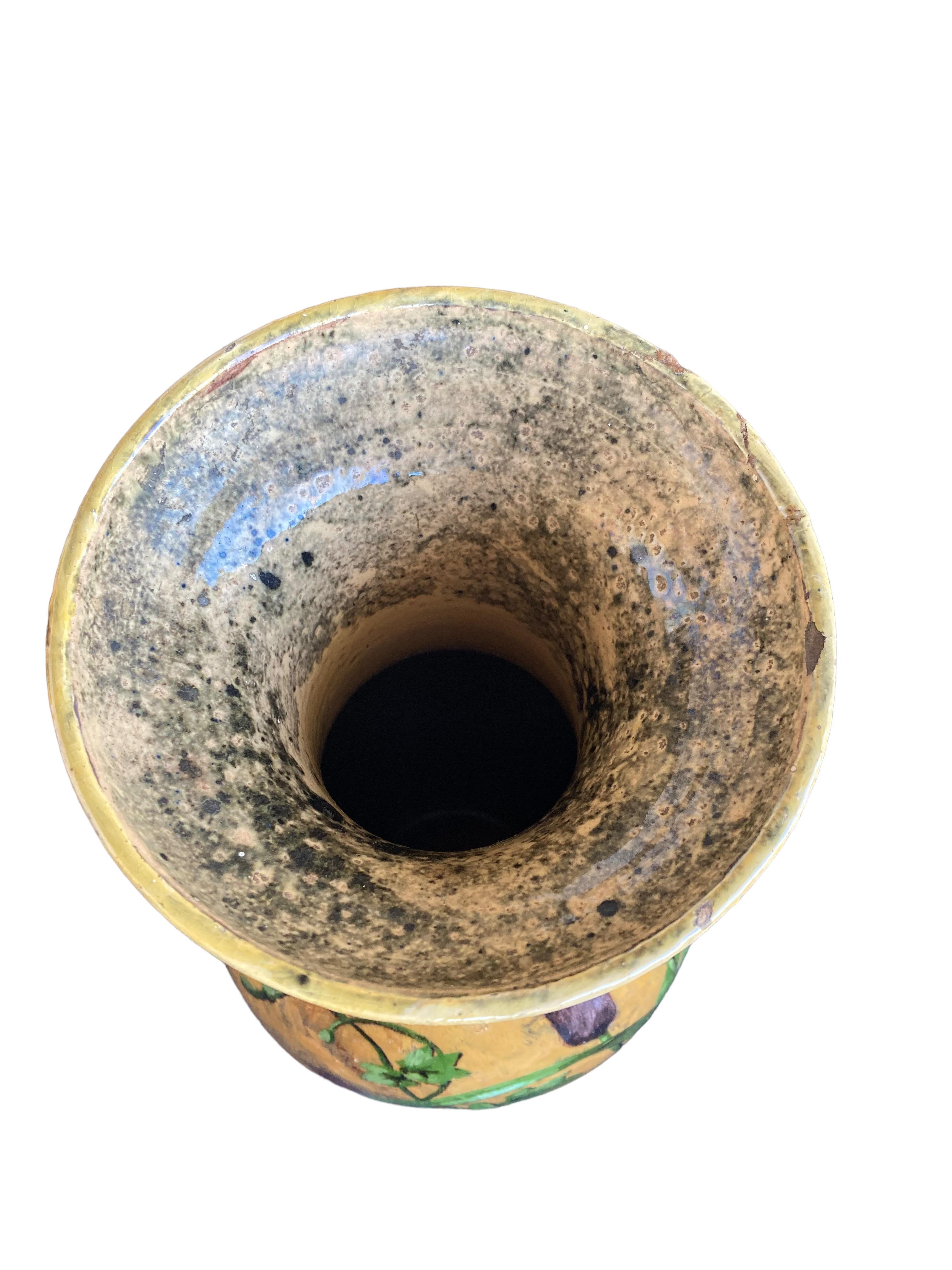 Vase du Musée Francois Laurin en forme de libellule, vers 1876 en vente 1