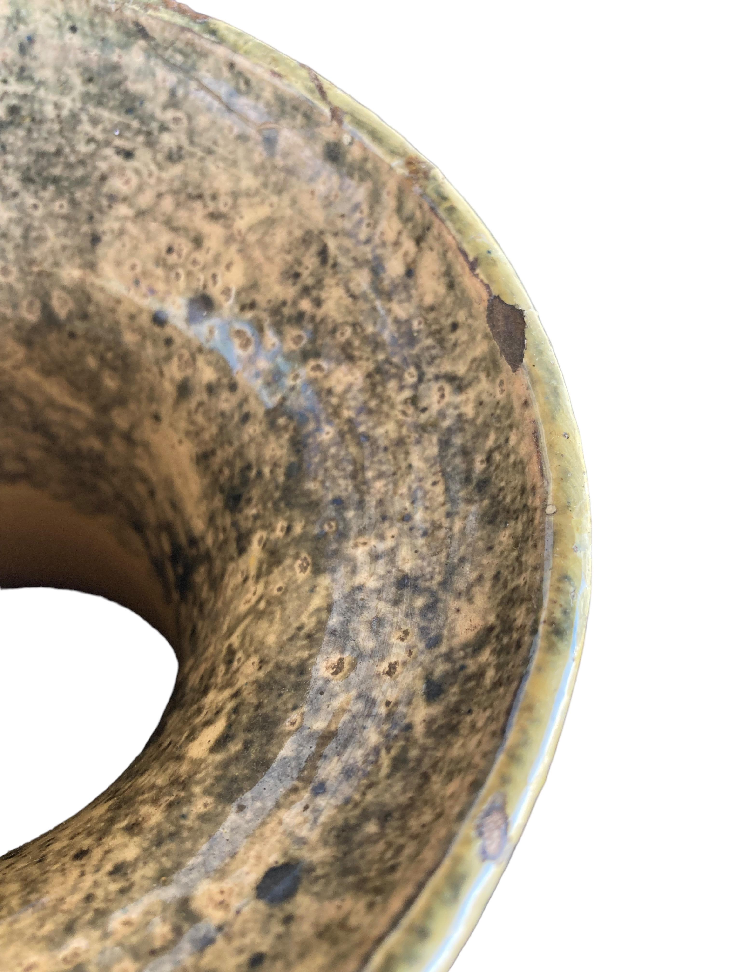 Vase du Musée Francois Laurin en forme de libellule, vers 1876 en vente 2