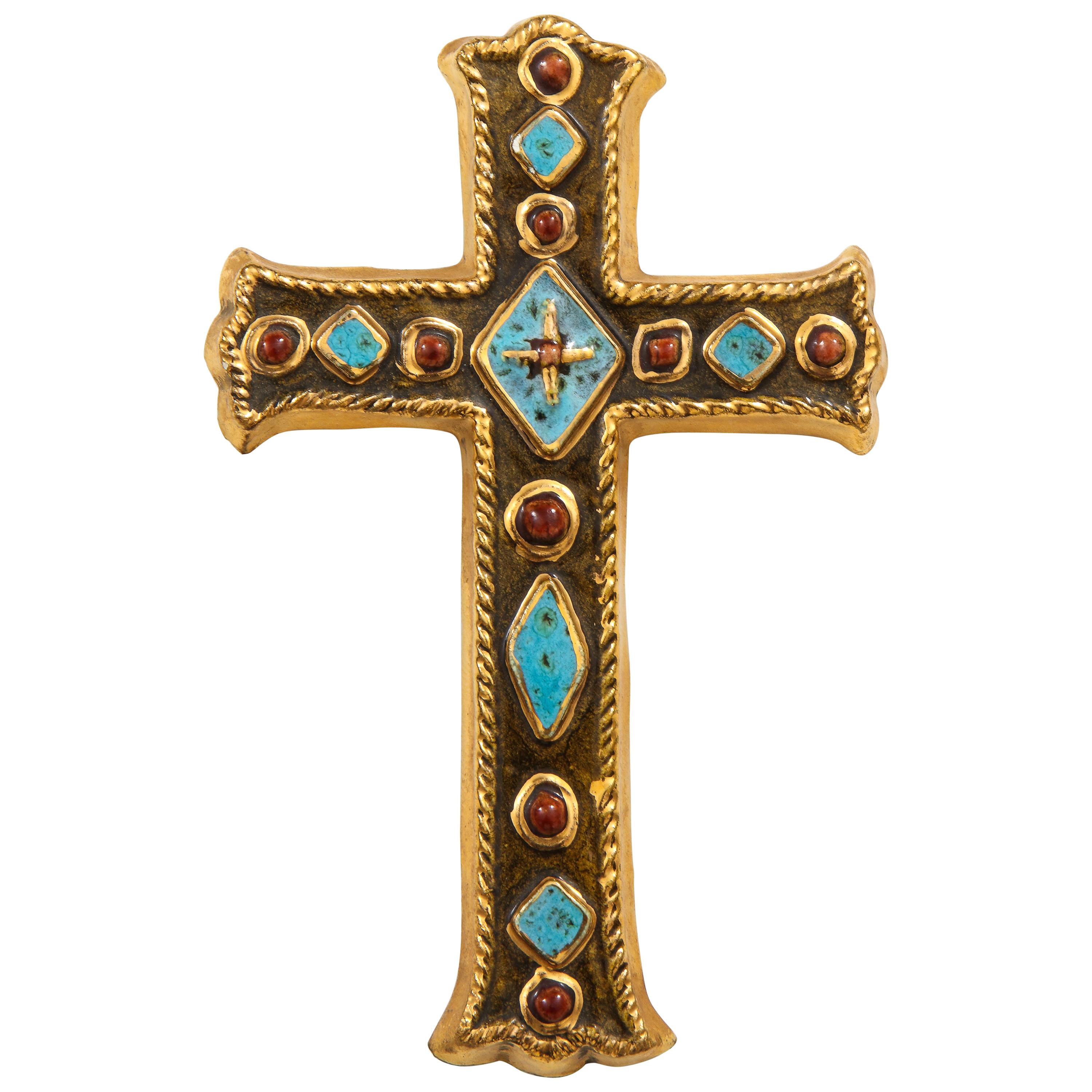 Croix ornée de bijoux en céramique signée François Lembo, France en vente
