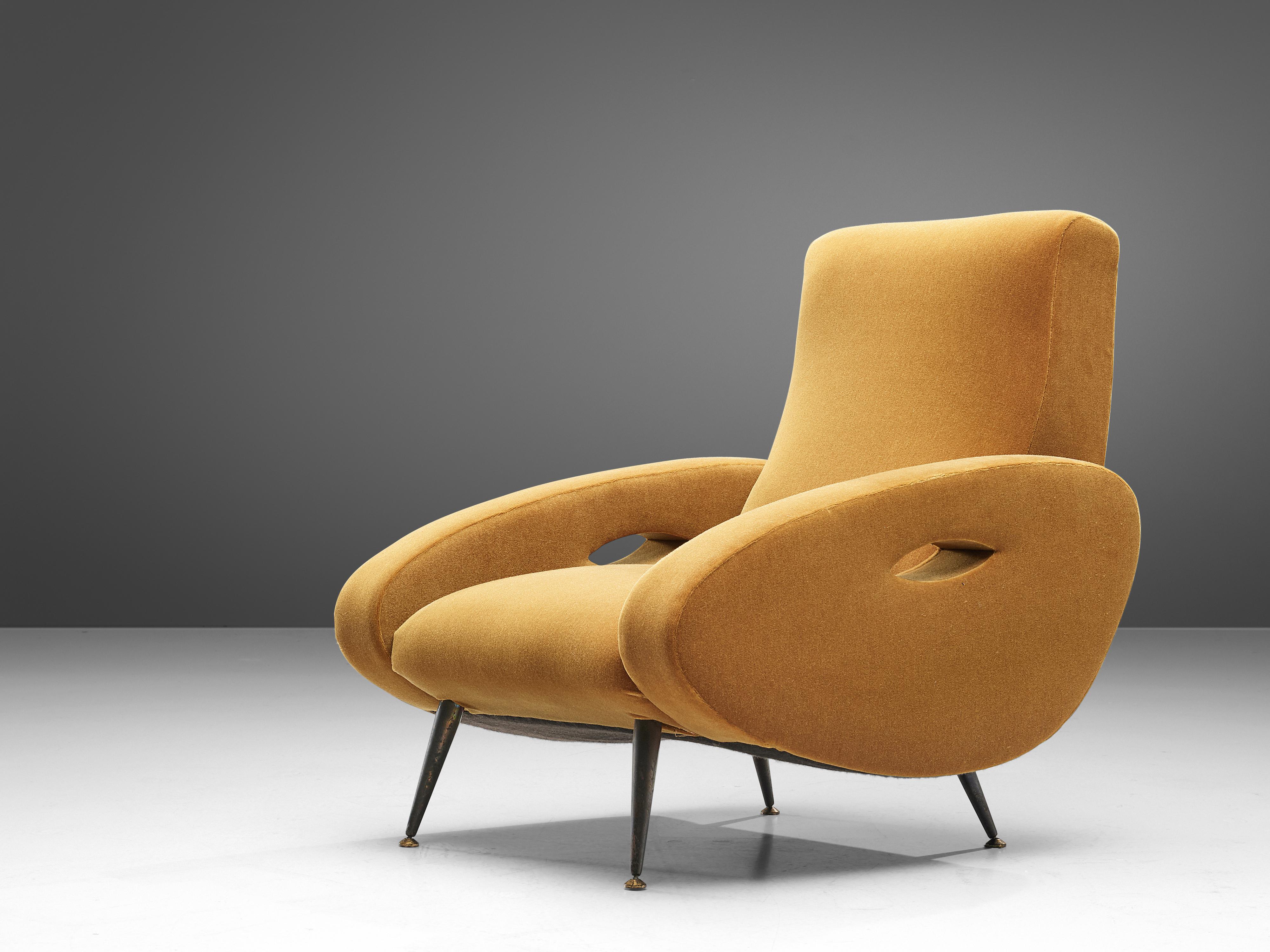 François Letourneur for Maurice Mourra, lounge chair, velvet upholstery, brass, France, 1950s

This lounge chair shows a variety of well designed bold lines which provide each chair with an elegant look that reminds of the American streamlined