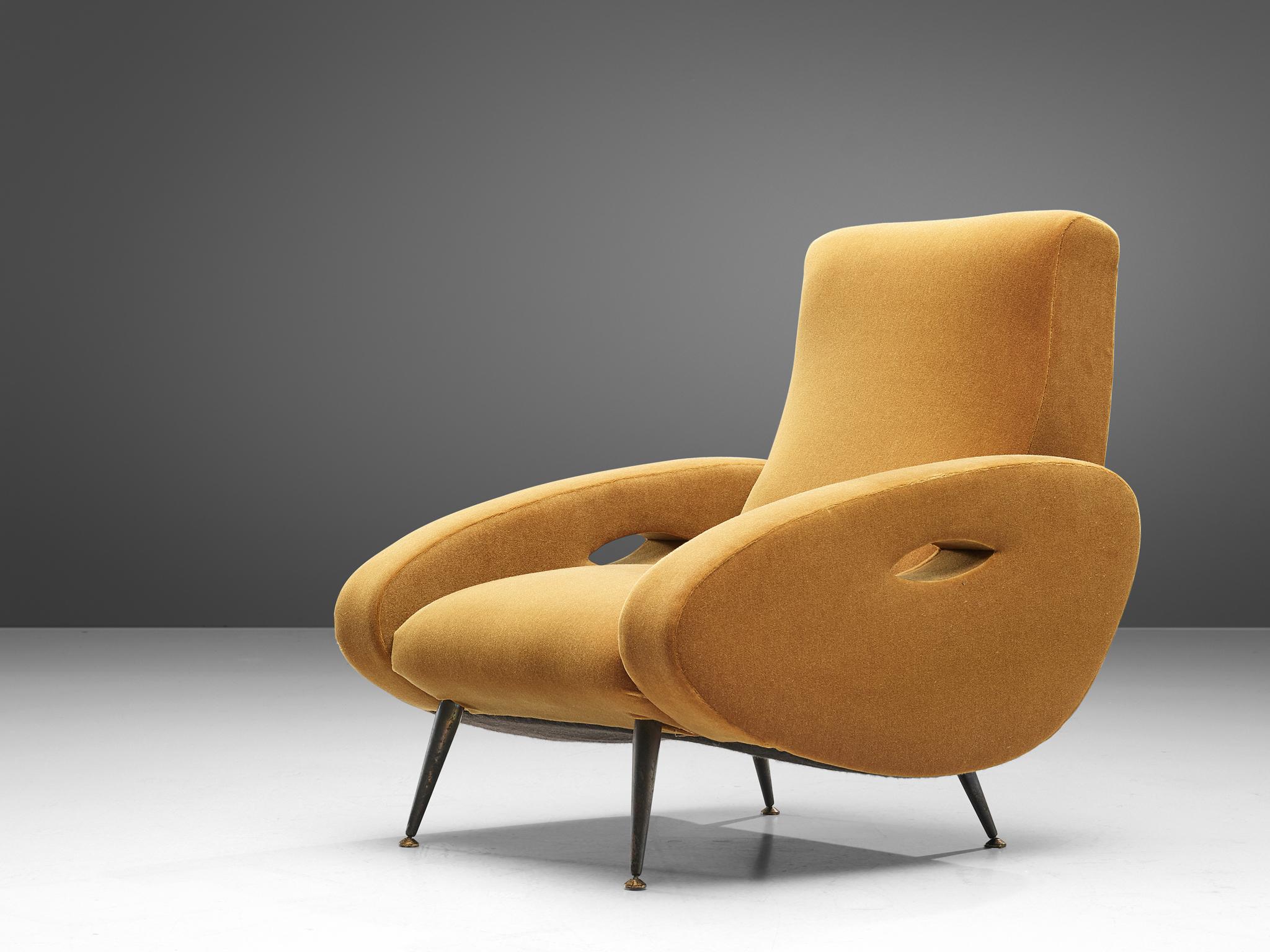 Francois Letourneur for Maurice Mourra, lounge chair, fabric and brass, France, 1950s

Lounge chair which shows a variety of well designed bold lines which provide each chair with an elegant look that reminds of the American streamlined designs. The