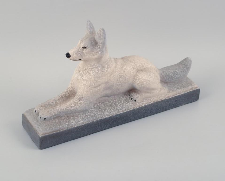 Francois Levallois (1882-1965). Liegender Hund aus Keramik. Art déco-Stil, 1940er-Jahre (Französisch) im Angebot