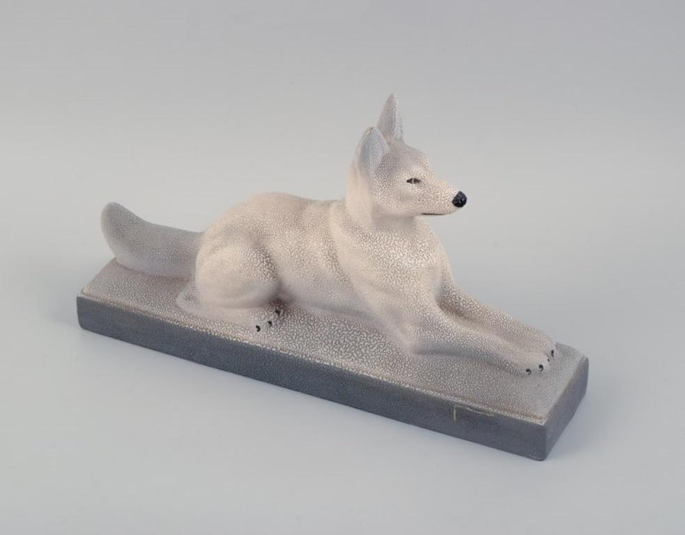 Francois Levallois (1882-1965). Liegender Hund aus Keramik. Art déco-Stil, 1940er-Jahre im Zustand „Gut“ im Angebot in Copenhagen, DK