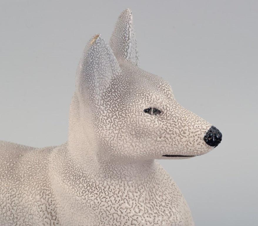 Francois Levallois (1882-1965). Liegender Hund aus Keramik. Art déco-Stil, 1940er-Jahre (Mitte des 20. Jahrhunderts) im Angebot