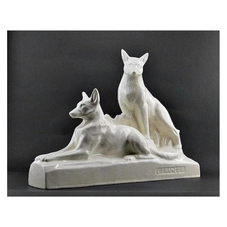 Couple de bergers allemands Art déco par François Levallois à Sainte-Radegonde:: France:: vers 1930. Céramique à glaçage craquelé. Signé 
