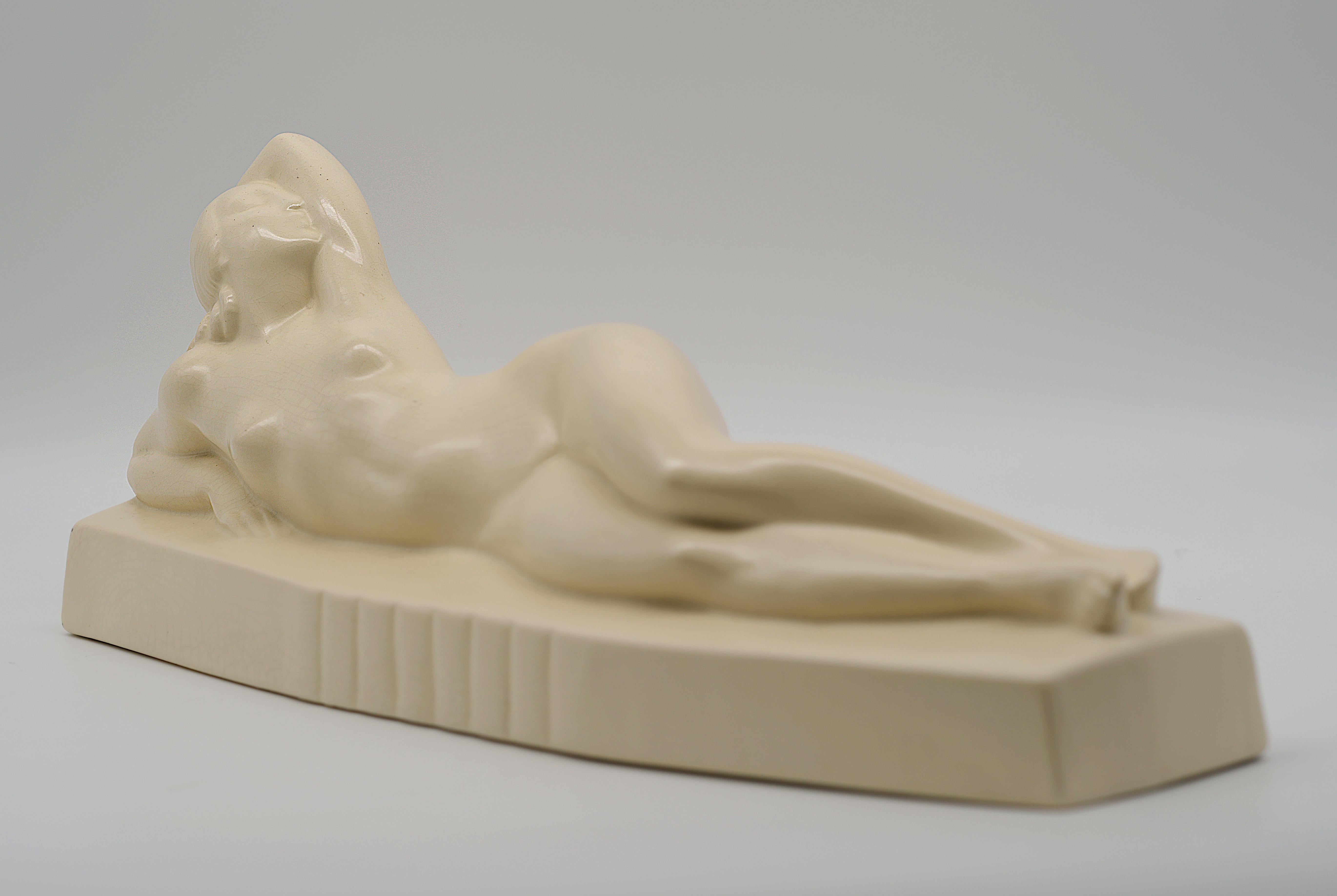 Francese François Levallois, art déco francese, smalto a crepe in ceramica, giovane donna nuda in vendita