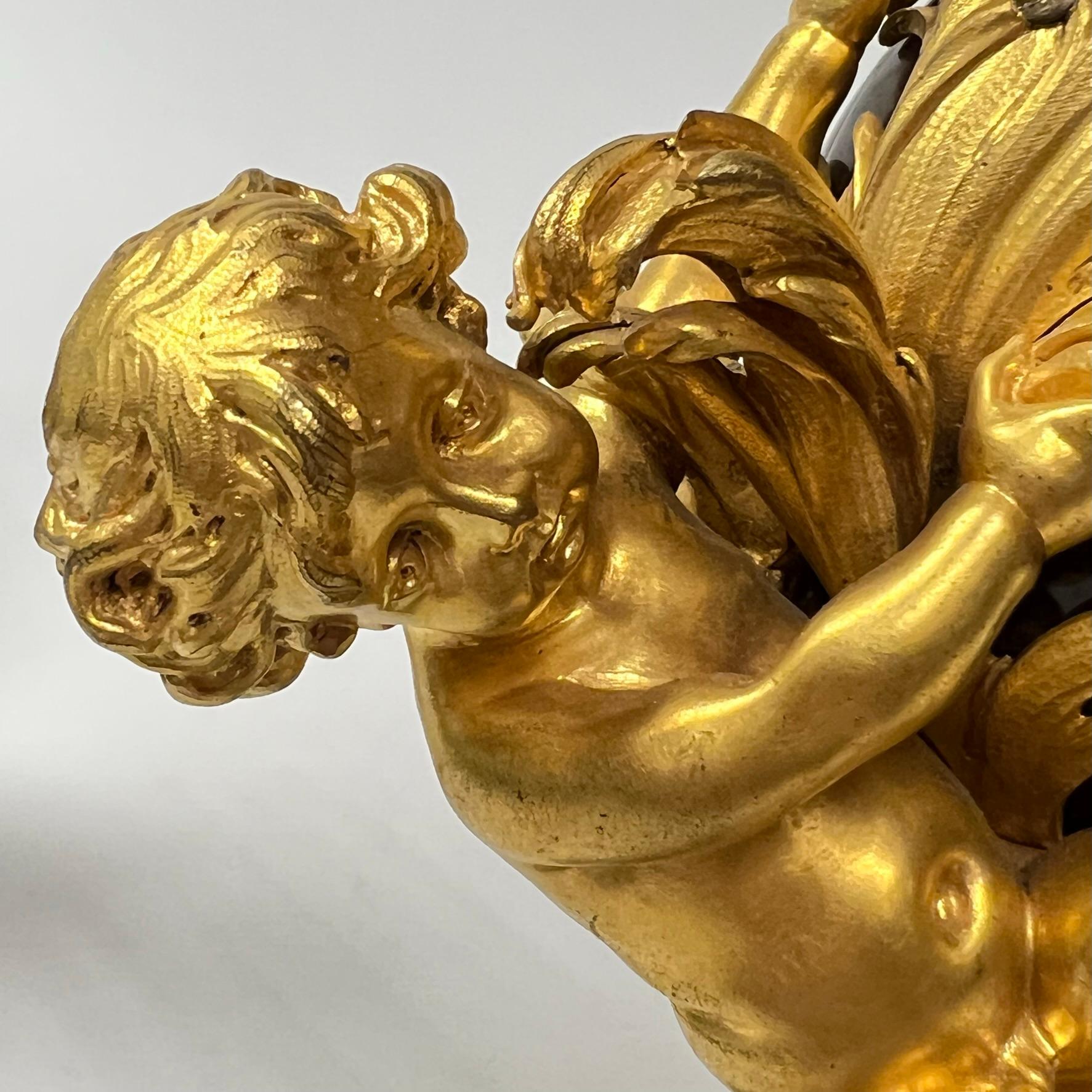 Francois Linke Louis XVI Stil vergoldete Bronze und Marmor Kaminsimsuhr Garnitur im Angebot 1