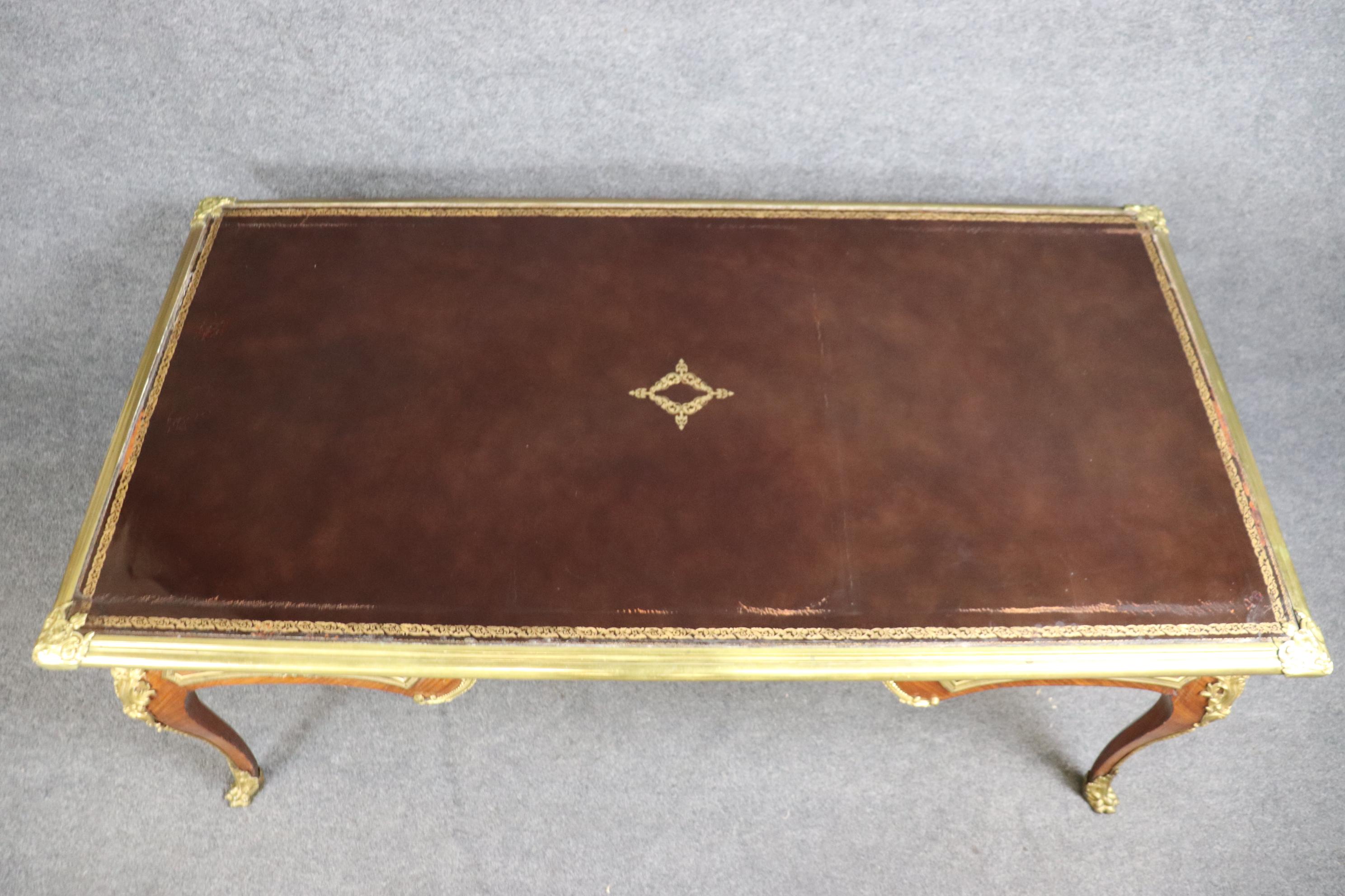 Luigi XV Francois Link Scrivania di qualità con piano in pelle montata in bronzo in vendita