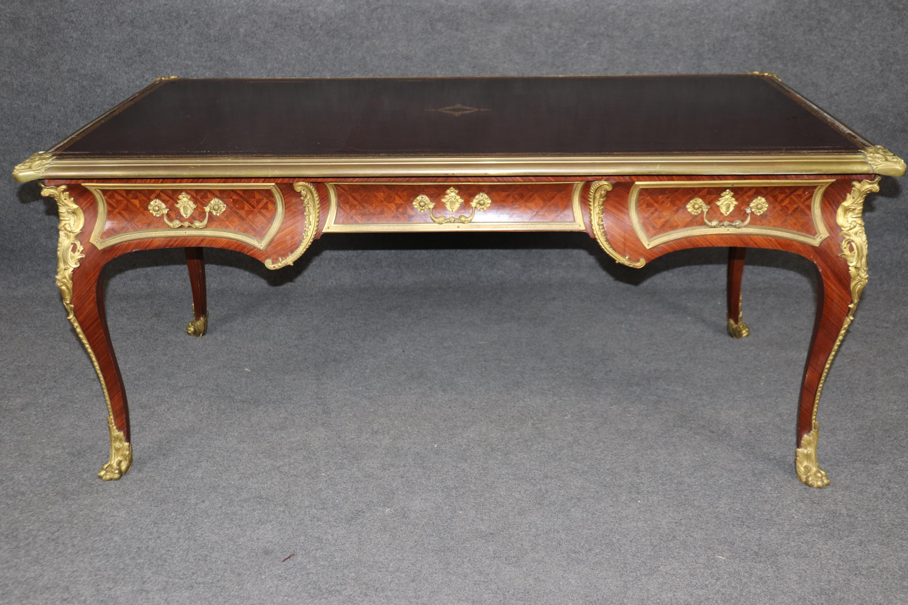 Francois Link Scrivania di qualità con piano in pelle montata in bronzo In condizioni buone in vendita a Swedesboro, NJ
