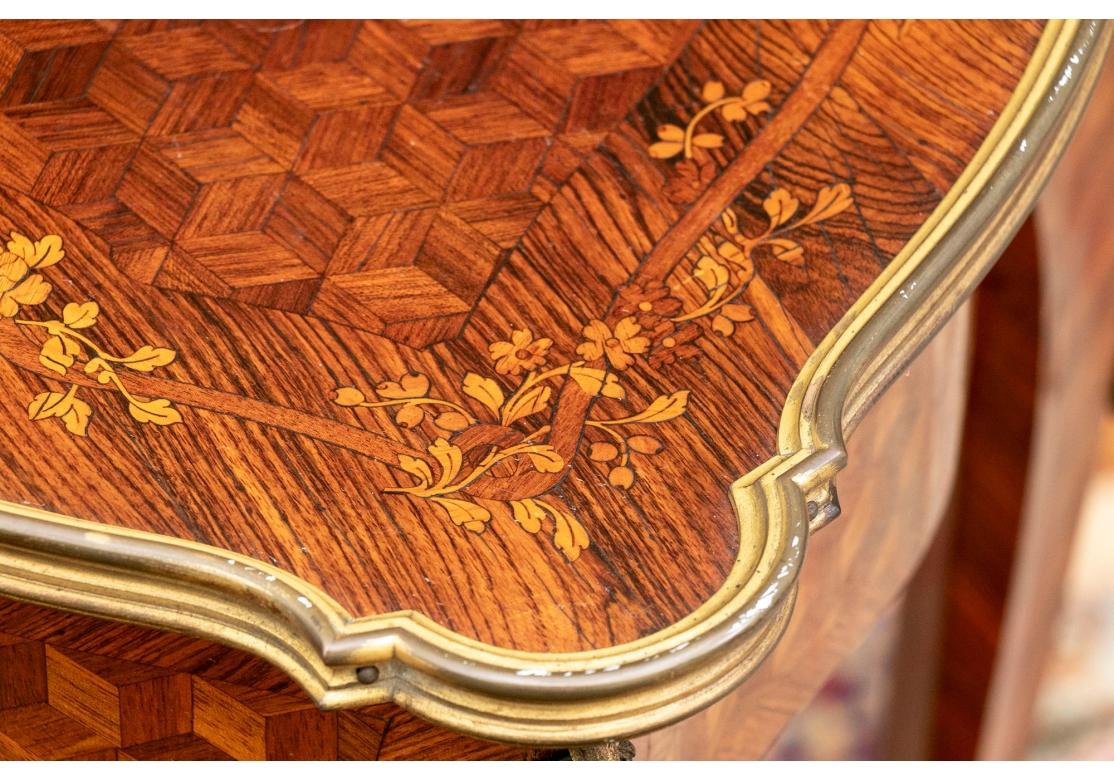 XIX secolo Francois Linke, raro tavolino a cerniera intarsiato in parquet firmato con montature in bronzo in vendita