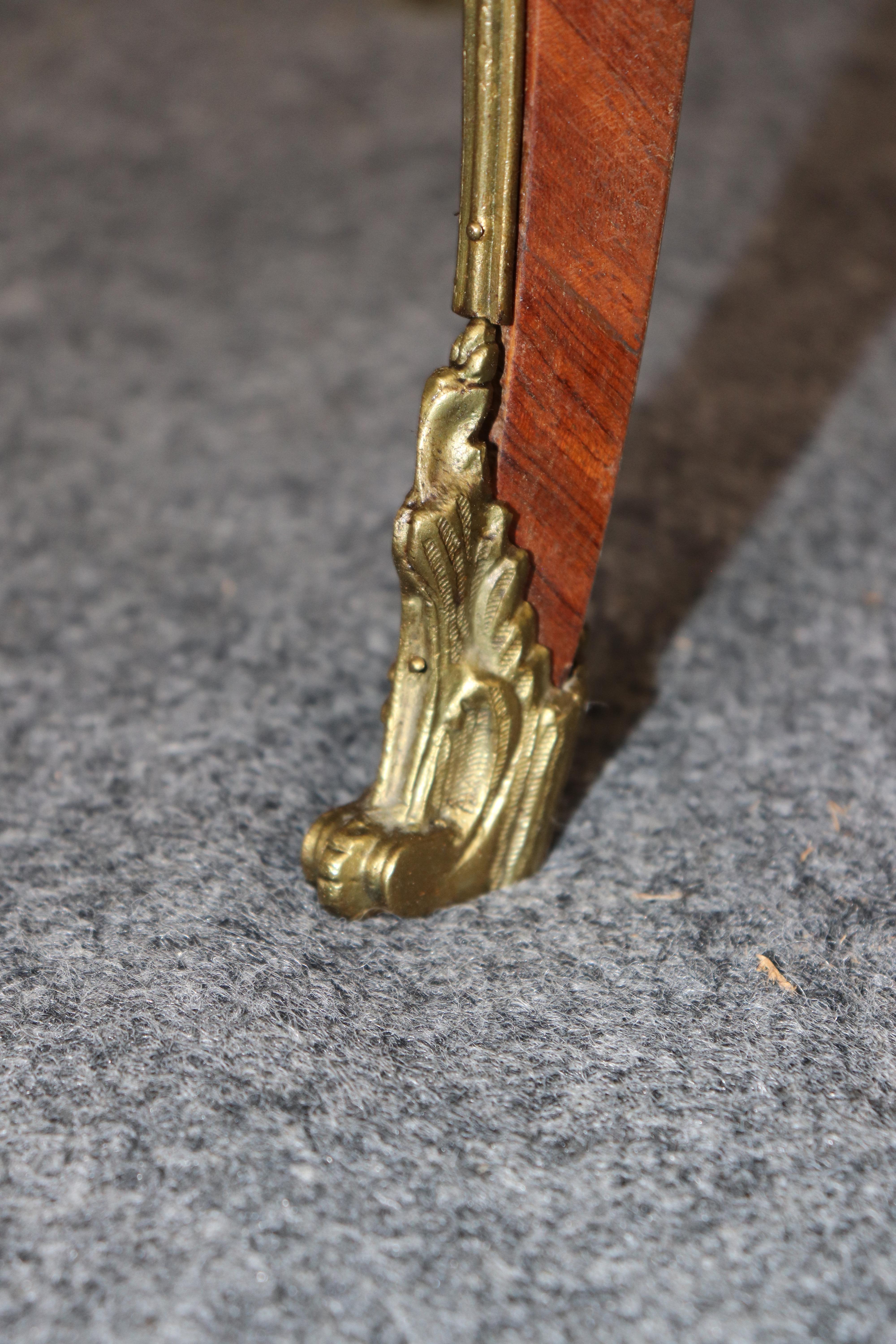 Tavolo da tavolo occasionale Luigi XV intarsiato e montato in bronzo in stile Francois Link in vendita 5