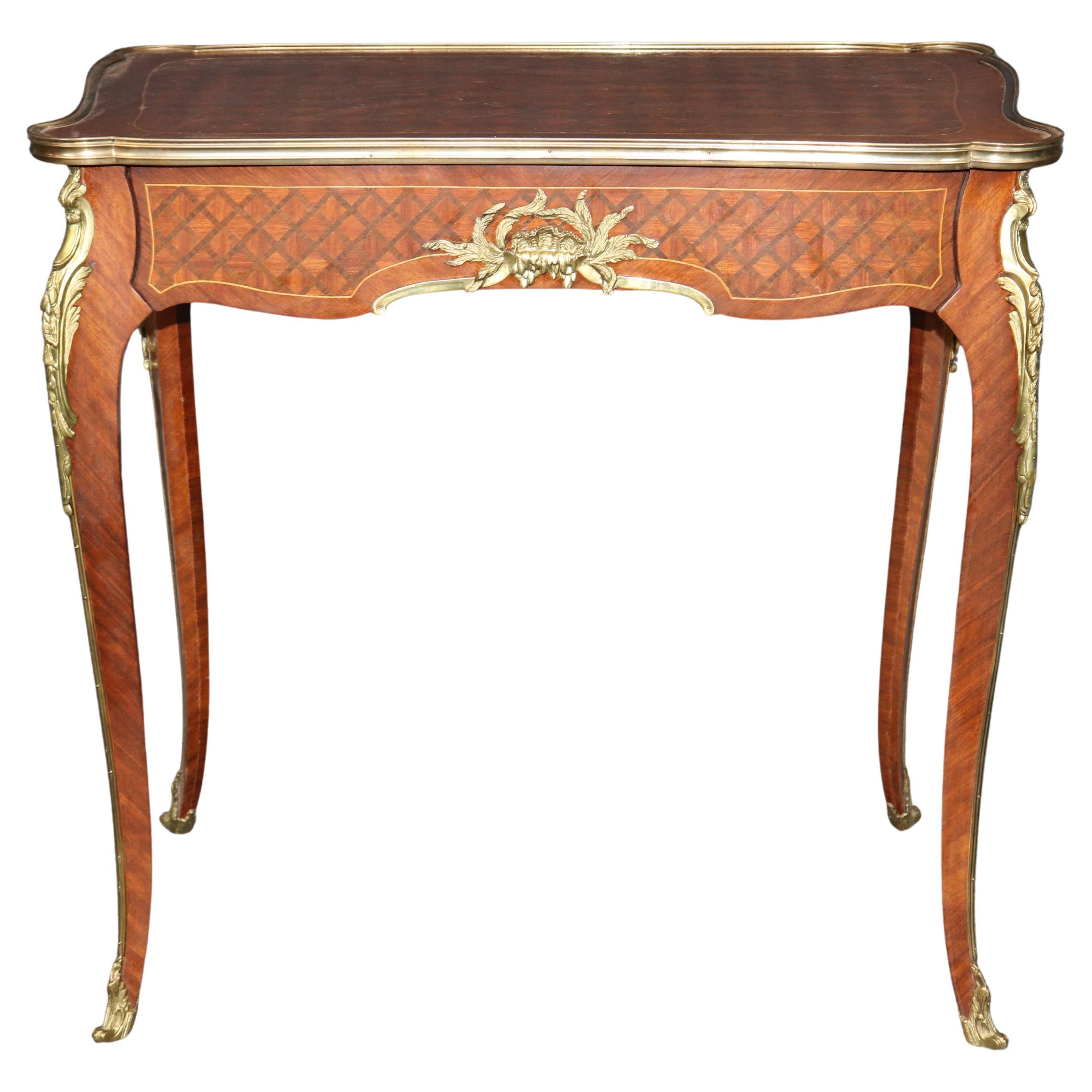 Tavolo da tavolo occasionale Luigi XV intarsiato e montato in bronzo in stile Francois Link in vendita