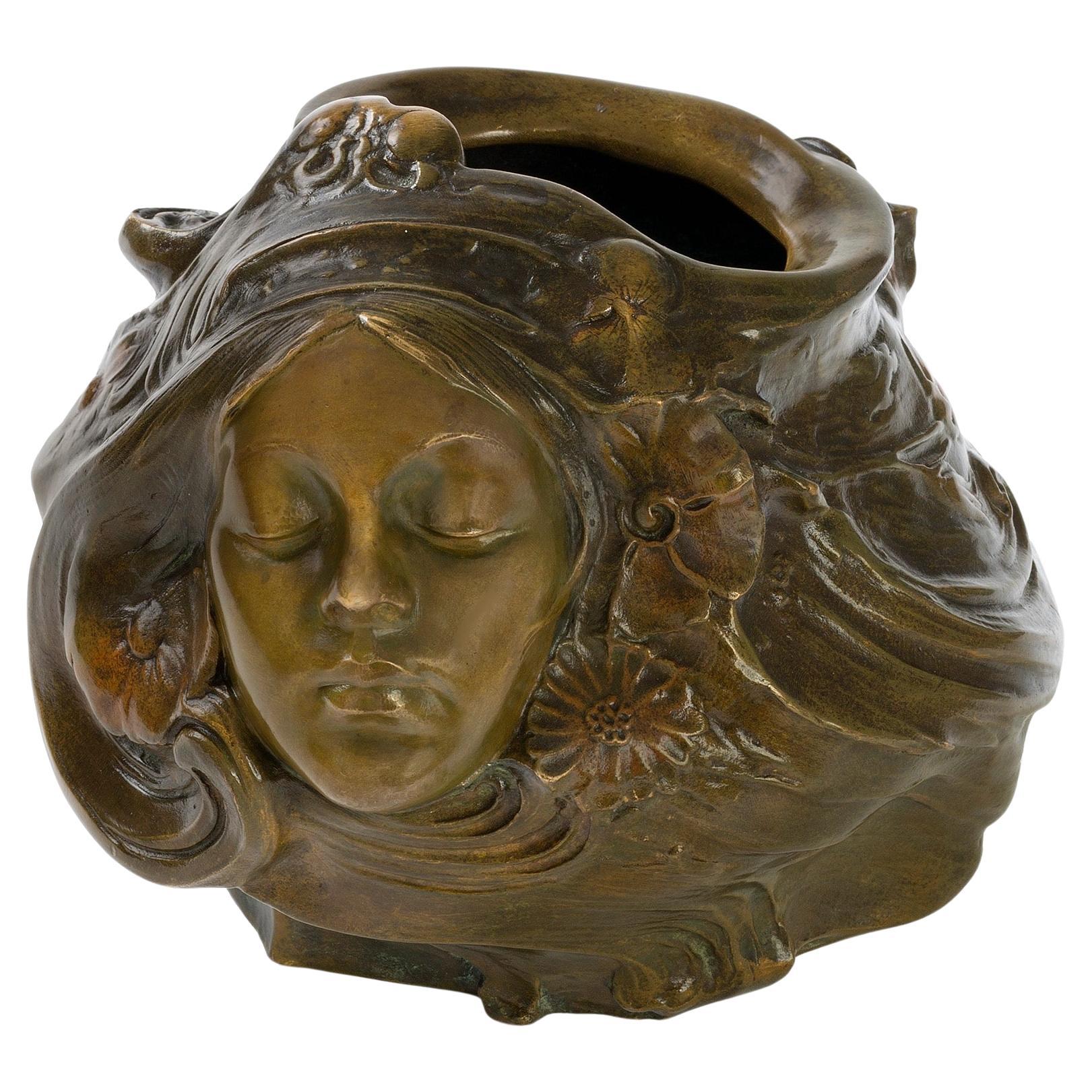 François Madurell "Weibliche Gesichter" Bronze Jardinière im Angebot