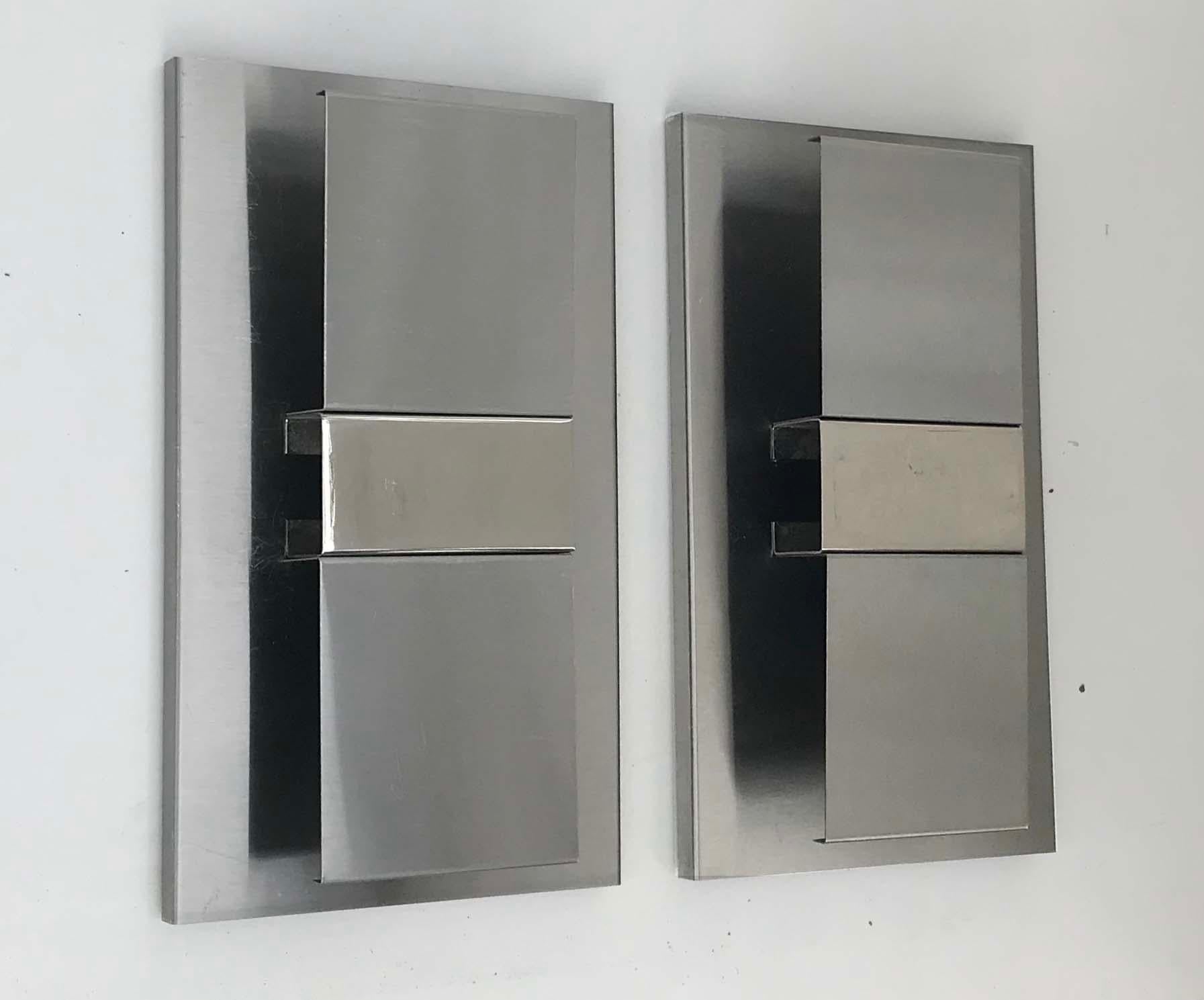 Superb set of François Monnet pairs of sconces, modernist.
Fold brushed and stainless steel panel
2 lights per sconce, 40 watts max bulb.
3 pairs available.
Good original condition.
Have a look on our impressive collection of French and Italian Mid