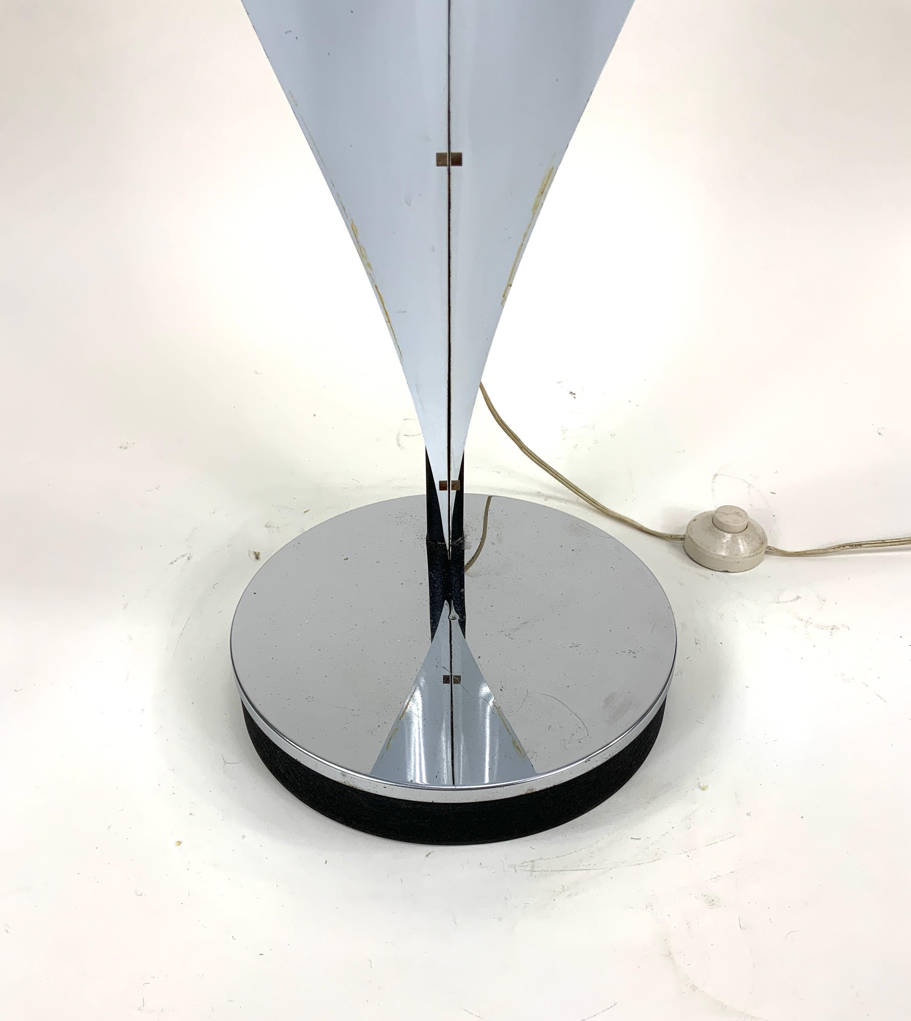 Mid-Century moderno Lampada da terra scultorea in cromo di Francois Monnet per Kappa Francia, anni '70 in vendita