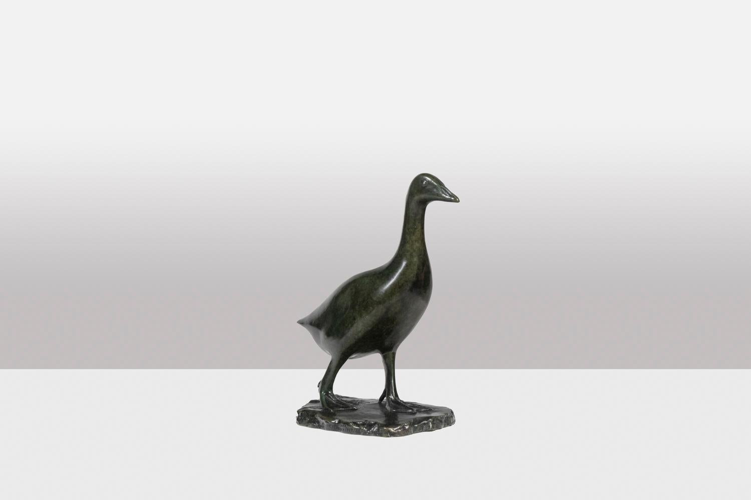 François Pompon, signed.
Atelier Valsuani, edited by.

Sculpture titled “Oie”. Bronze with green patina, lost wax casting.

Stamp of the Foundry “cire perdue C. Valsuani“, on the plinth of the terrace. Reproduction dated 2006. Numbered