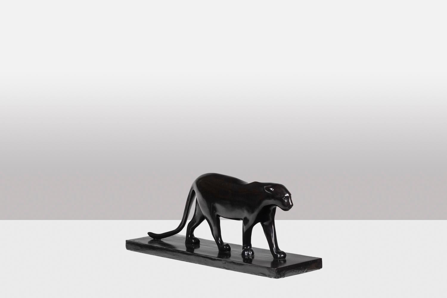 François Pompon.
Atelier Valsuani, edited by.

Sculpture titled “Black Panther”. Bronze with brown patina, lost wax casting.

Stamp of the Foundry “cire perdue C. Valsuani”, on the terrace. Reproduction dated 2006. Numbered 9/25.

Reference: