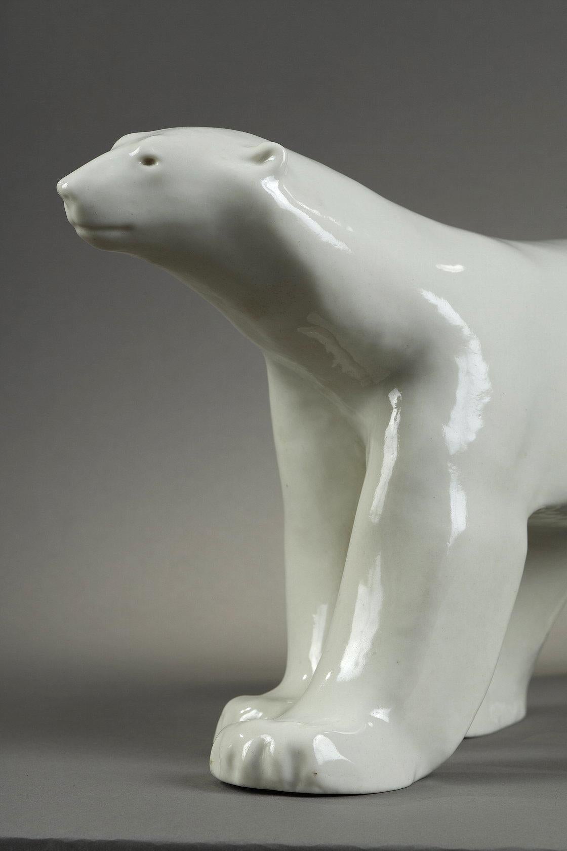 Oso polar
por François POMPON (1855-1933)
 
Una escultura de edición original realizada en galleta de porcelana esmaltada blanca.
Sellado en la pasta 