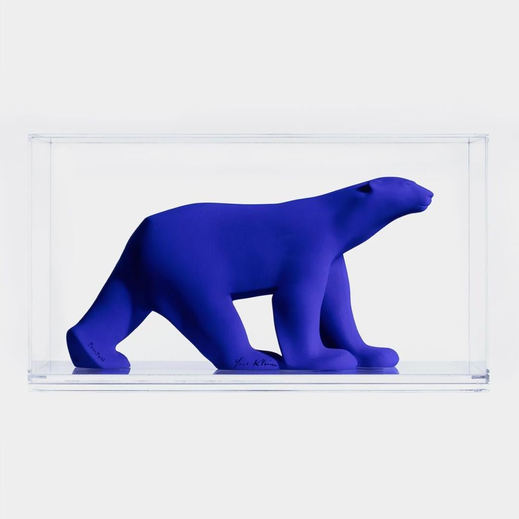 weltweite limitierte Auflage von Yves Klein, Unser Pompon aus Harz mit IKB-Pigmenten   – Sculpture von François Pompon