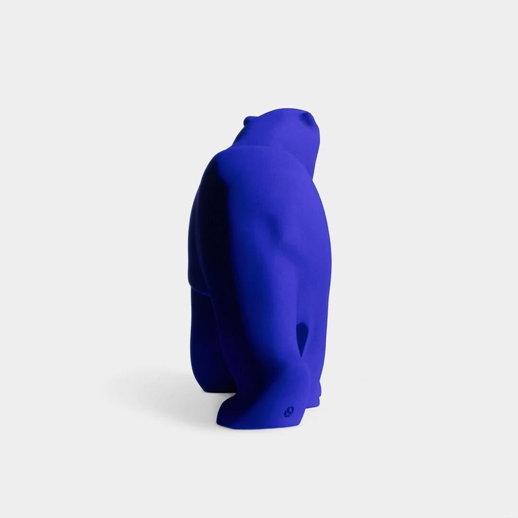 Original Limited Edition Worldwide Yves Klein Ours Pompon, sculpture in resin with IKB pigments under Plexiglas, signed, titled and numbered, from 2022
Yves Klein tirelessly sought the essence of art and wanted to expose its immateriality. The