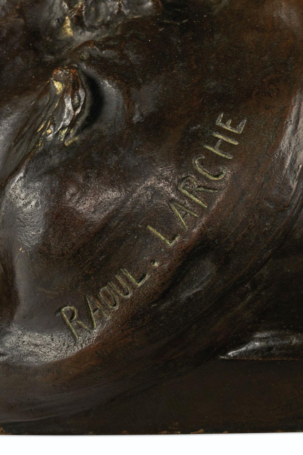 Notre important bronze de Francois-Raoul Larche (1860-1912), coulé vers 1905, est intitulé La Tempête et les Nuées. Signé RAOUL. LARCHE et estampillé du cachet de la fonderie SIOT-DECAUVILLE PARIS au dos.