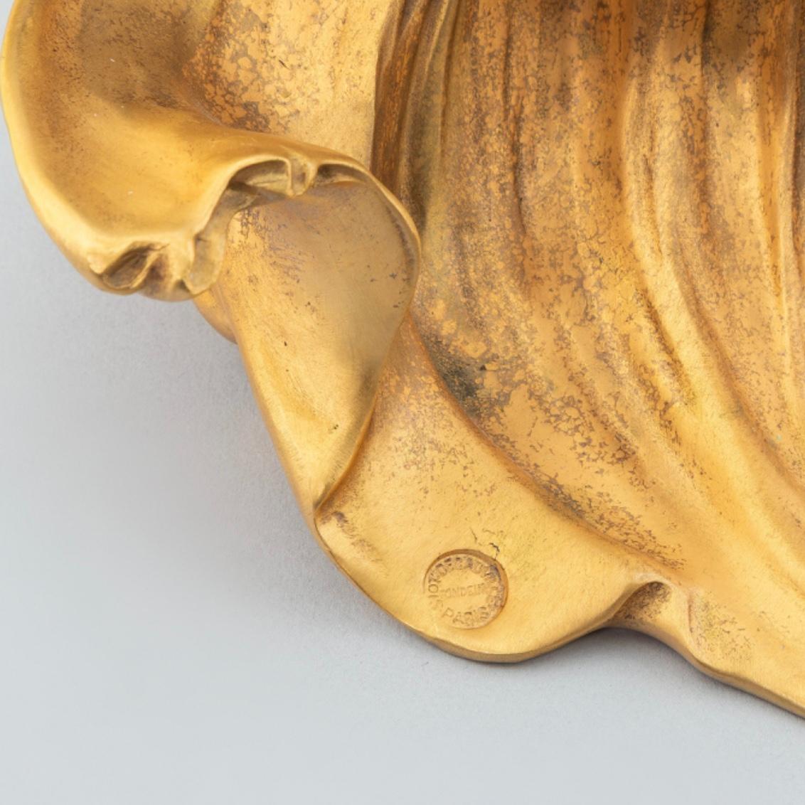 Francois Raoul Larche Art Nouveau Gilt Bronze Loie Fuller Table Lamp In Good Condition For Sale In Dallas, TX