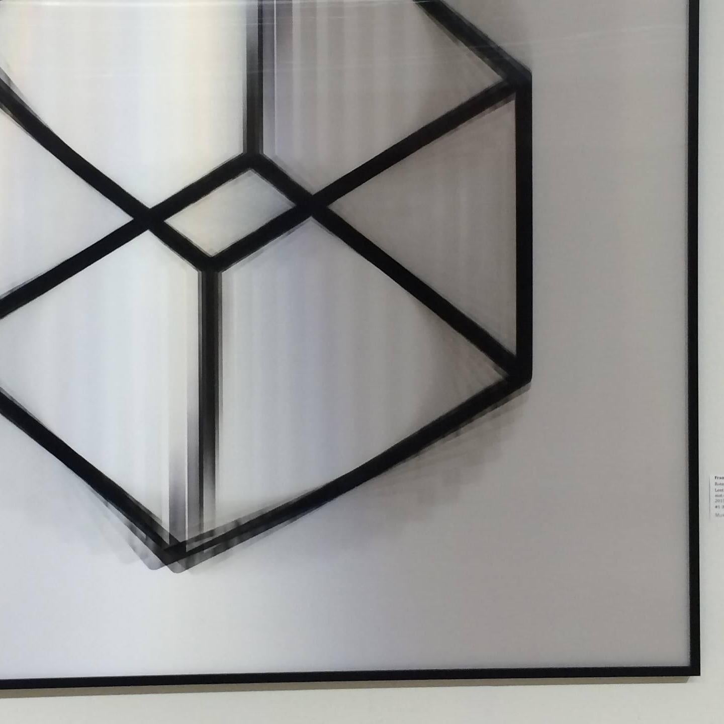 Rotation II - cube géométrique abstrait tournant à imprimé lenticulaire noir et blanc en vente 1